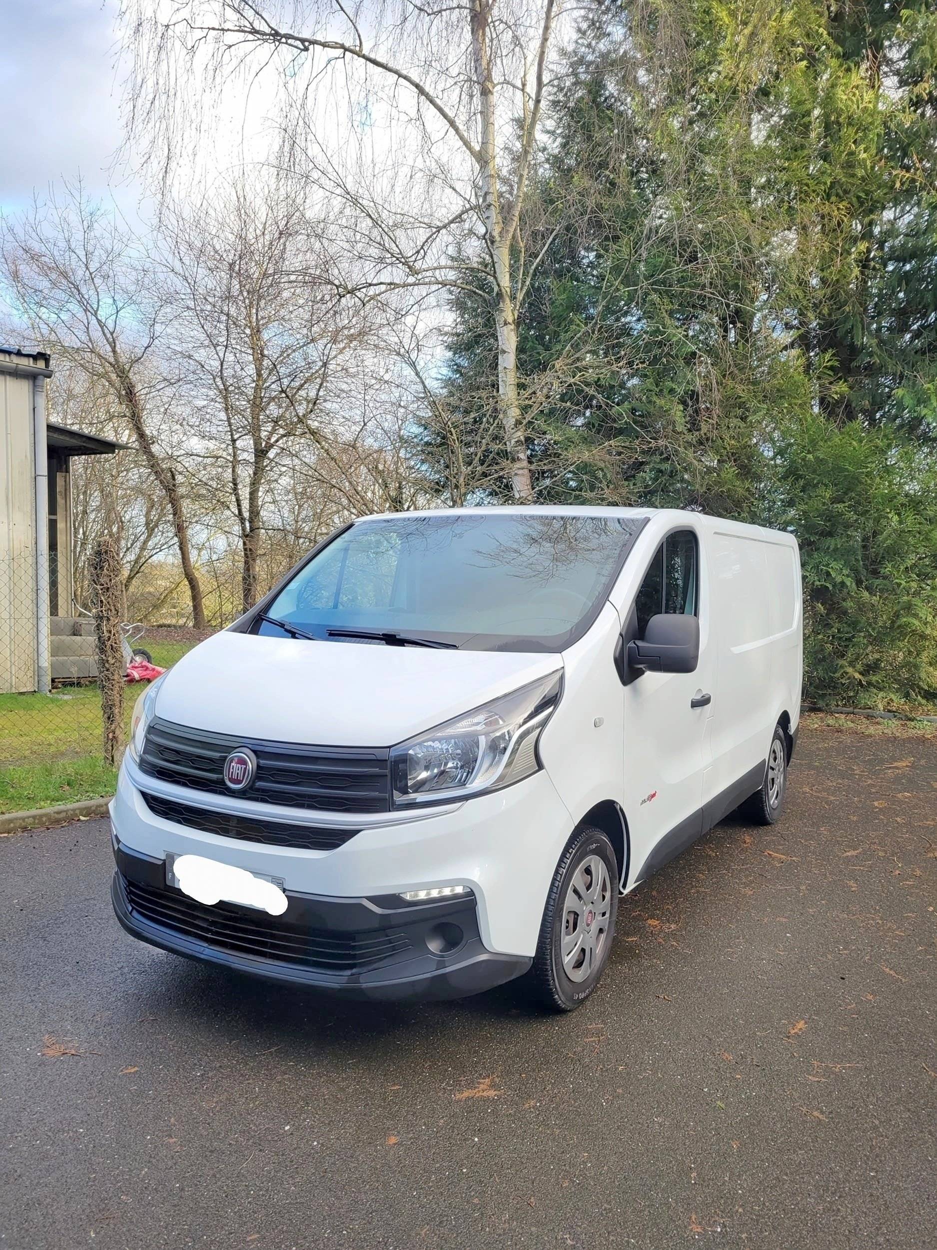 schräge Vorderansicht Fiat TALENTO - Yescapa