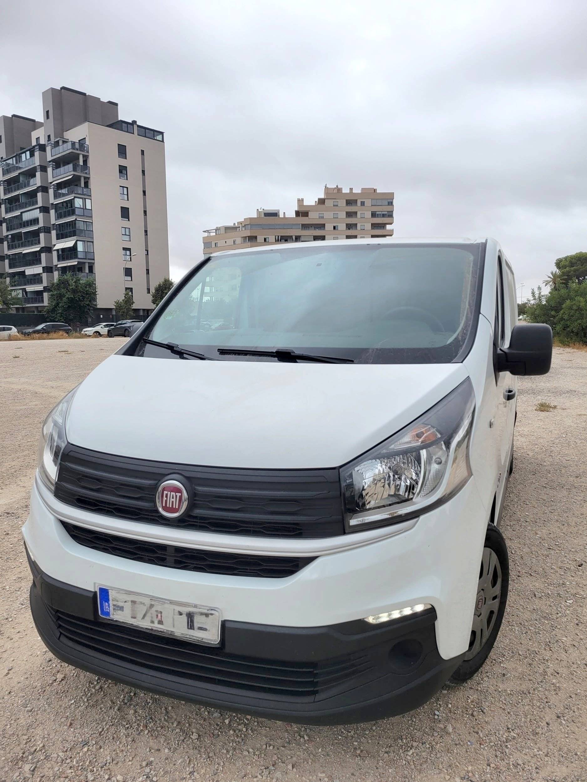 Voorkant 3/4 Fiat TALENTO - Yescapa