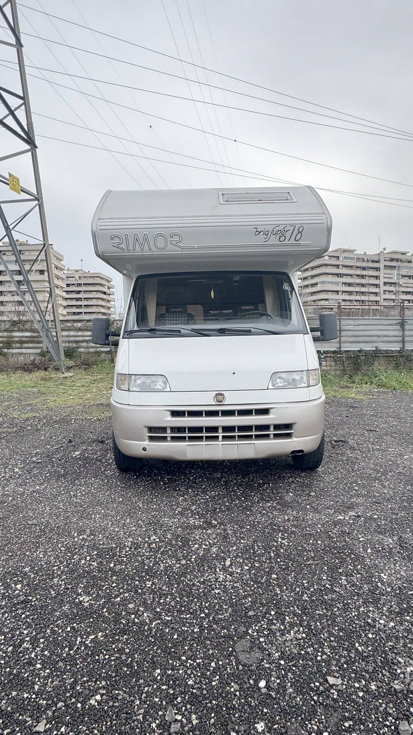 Front view from 3/4 Fiat - Yescapa