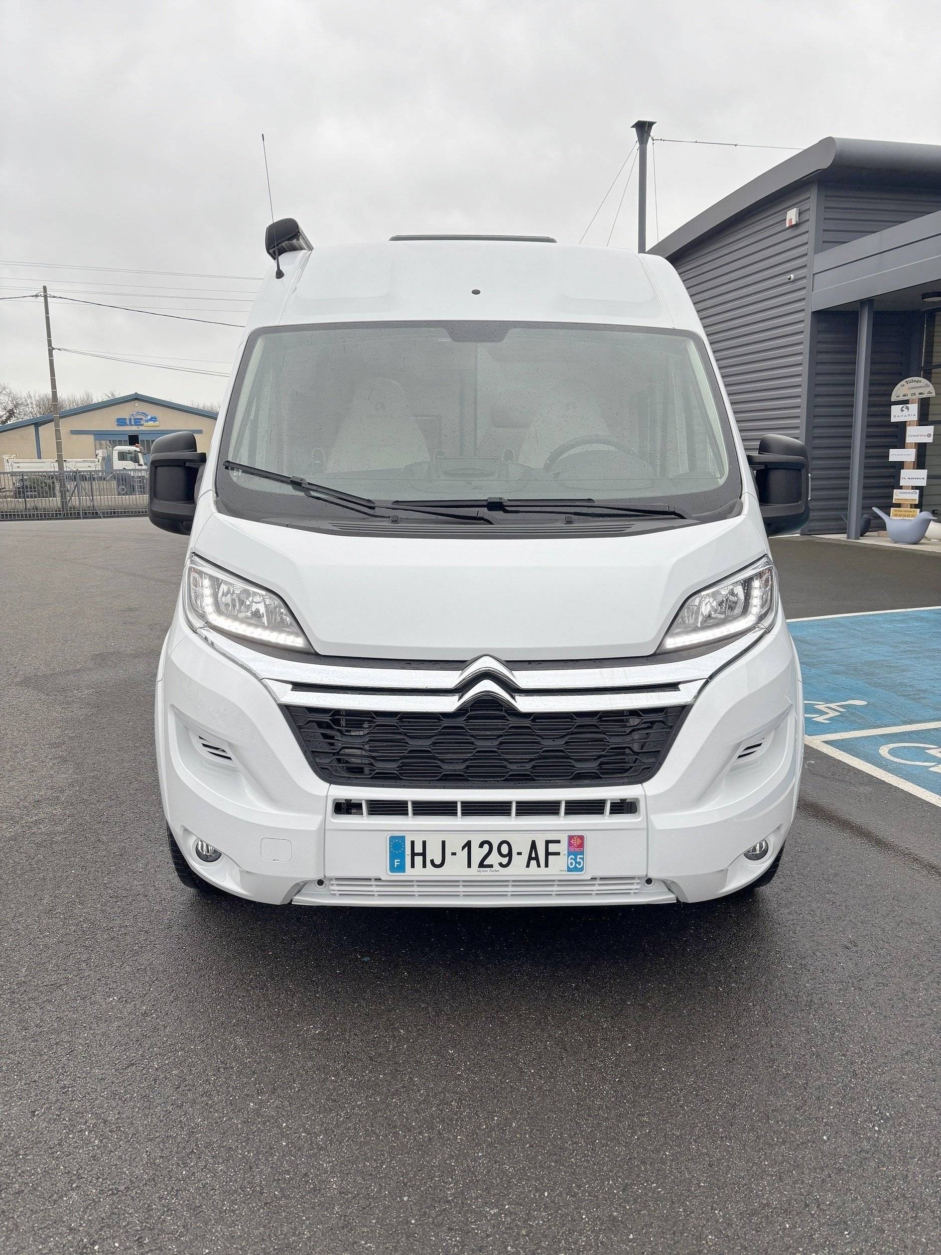 schräge Vorderansicht Citroën Citroën jumper - Yescapa