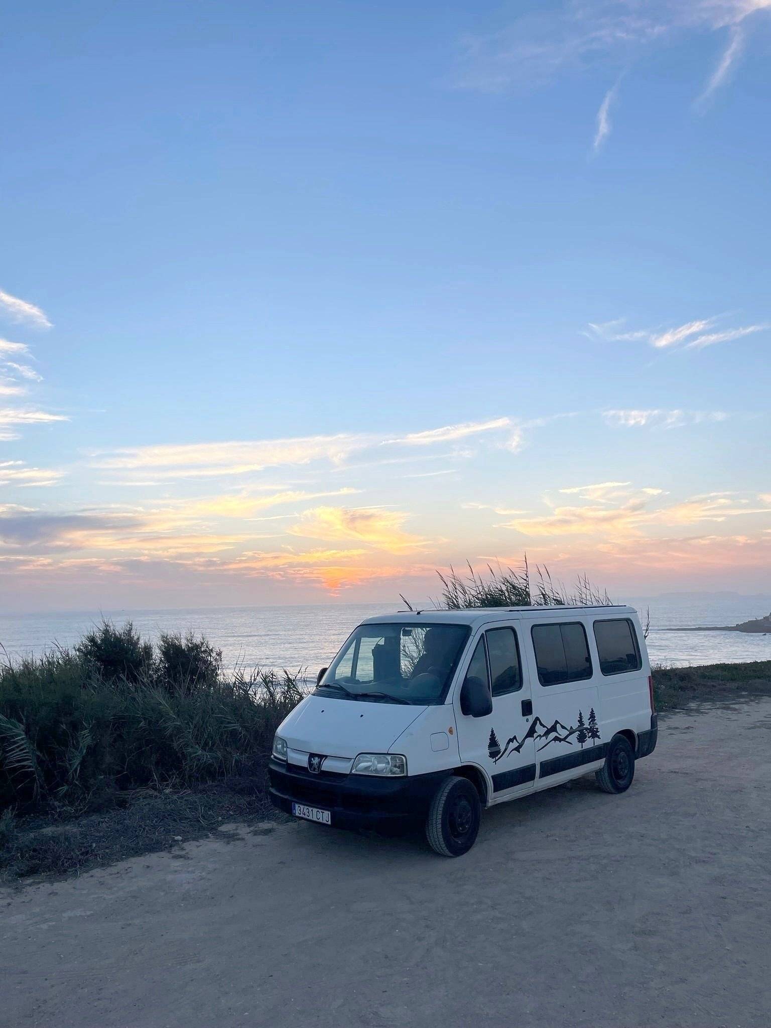Vue avant de 3/4 Peugeot Boxer - Yescapa