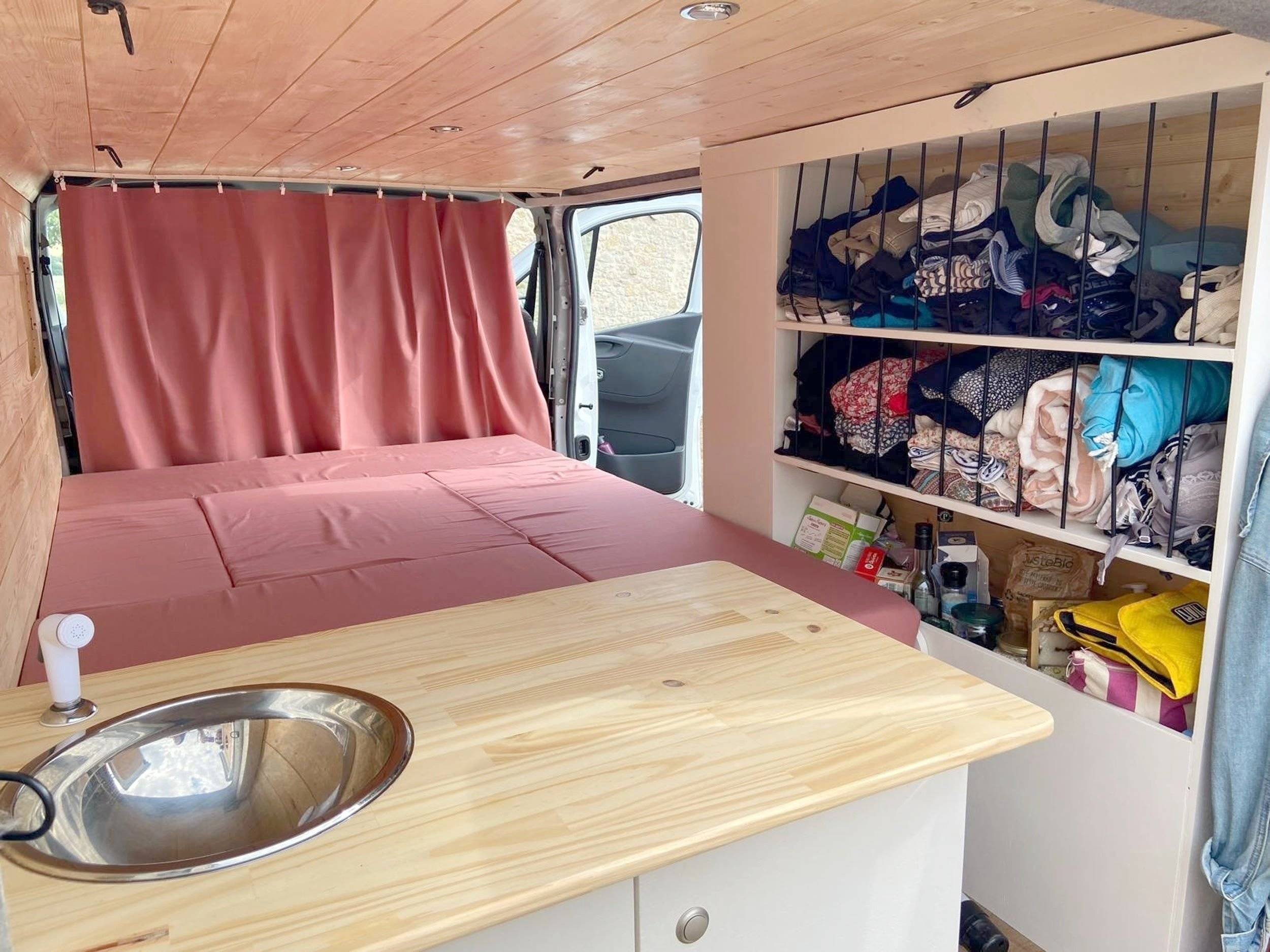 Área de jantar Opel Vivaro 1,6 l 120 ch - Yescapa