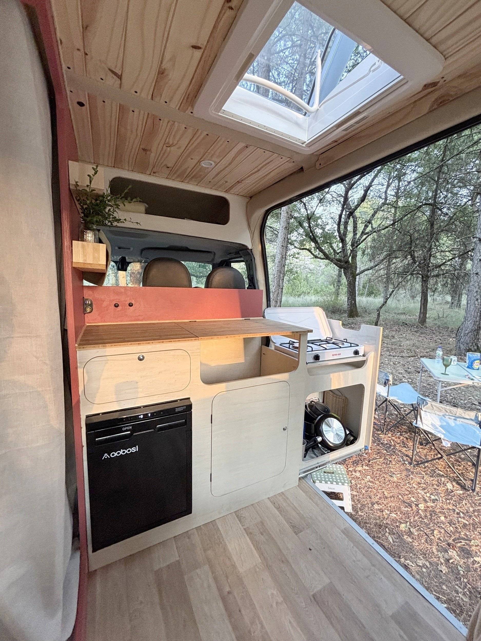 Dining Area Ford Transit L2H2 - Yescapa