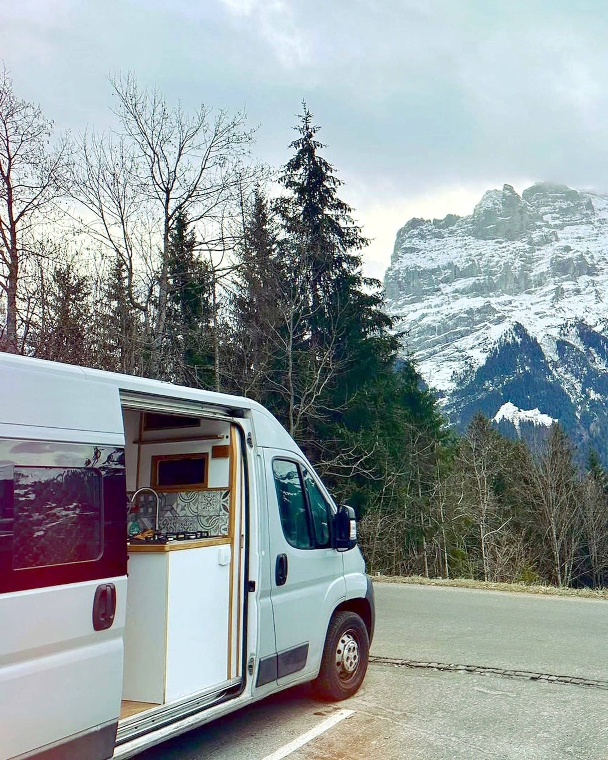 schräge Vorderansicht Peugeot BOXER L2H2 - Yescapa