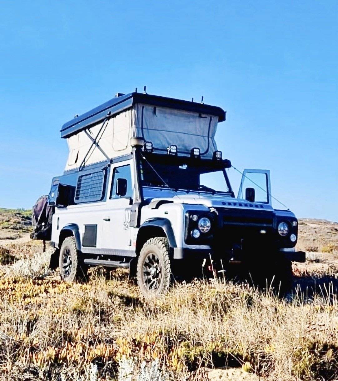 Voorkant 3/4 Landrover  Defender - Yescapa