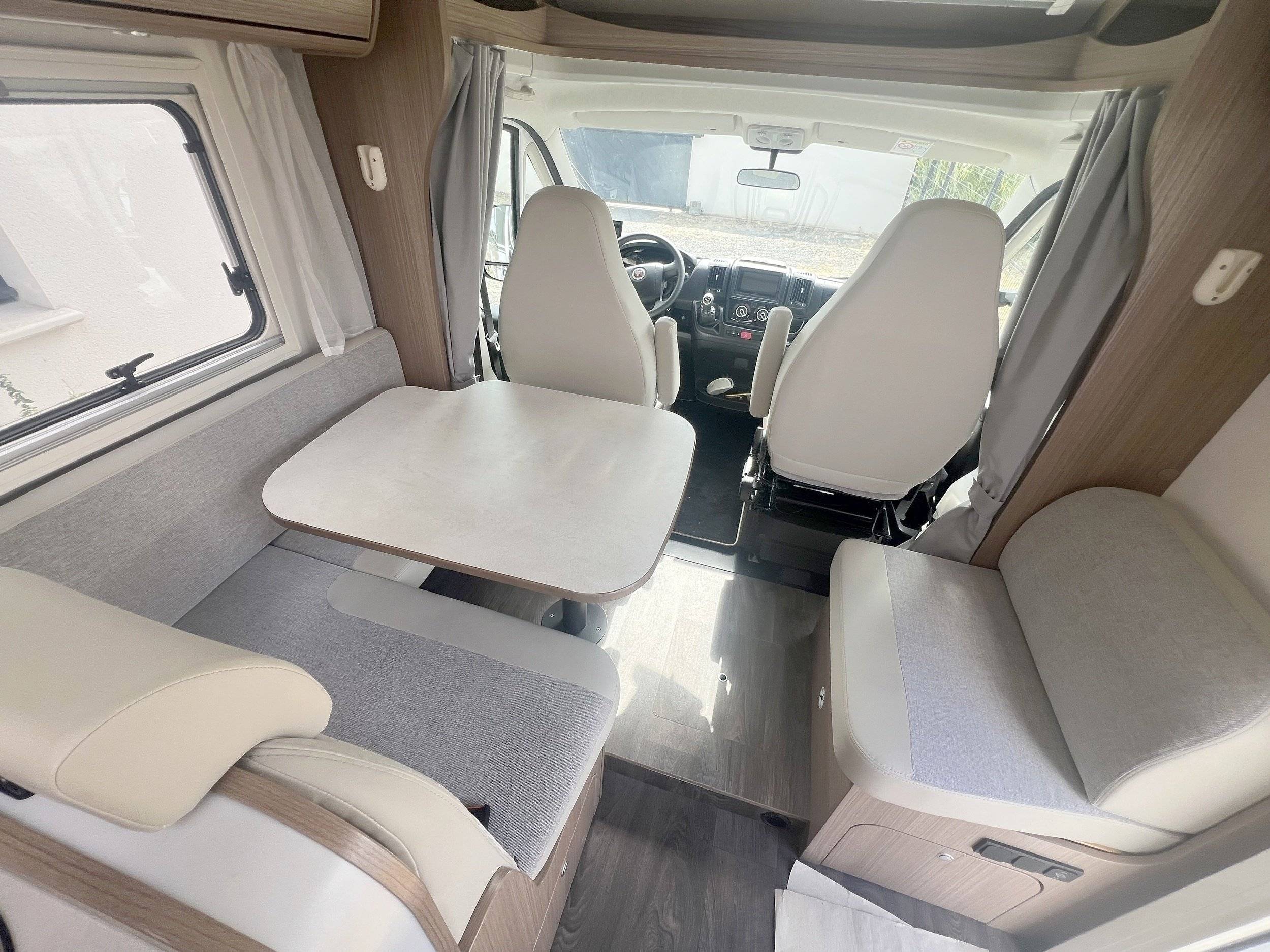 Coin repas Fiat Ducato 3,0 l 130 ch - Yescapa