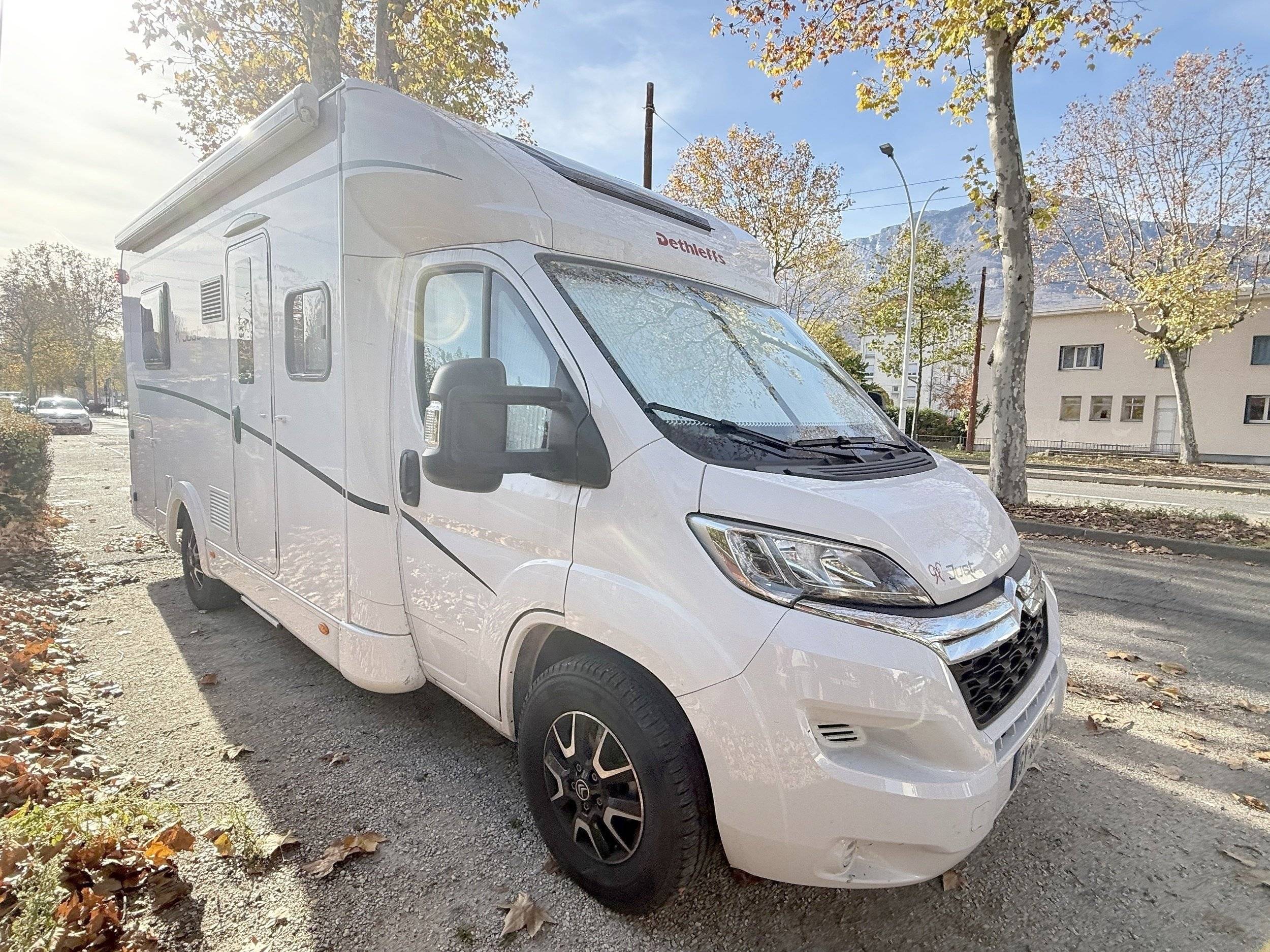 Front view from 3/4 Citroën Citroën jumper - Yescapa