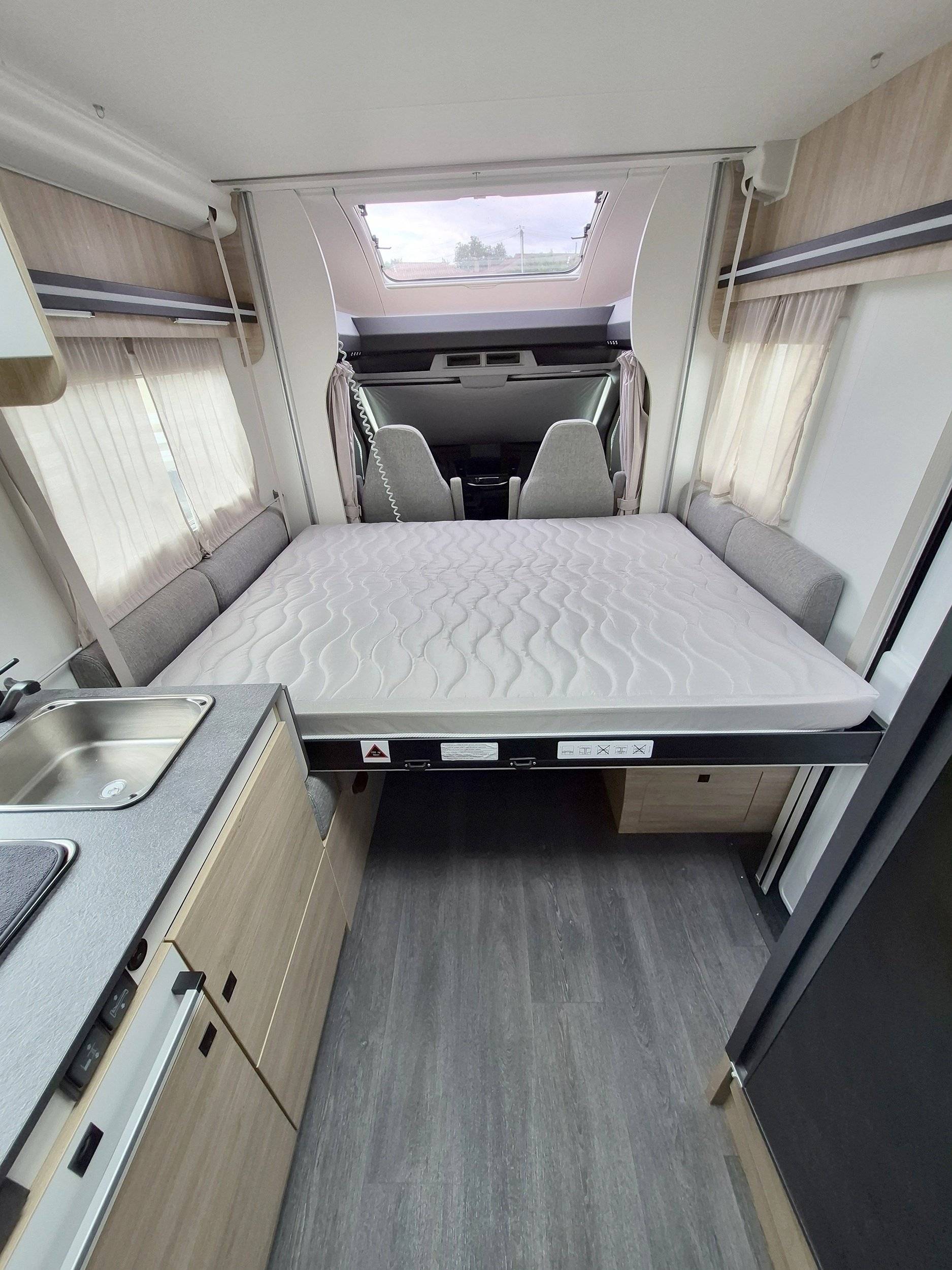 Couchages Ford Transit 2,2 l TDCi 130 ch. - Yescapa
