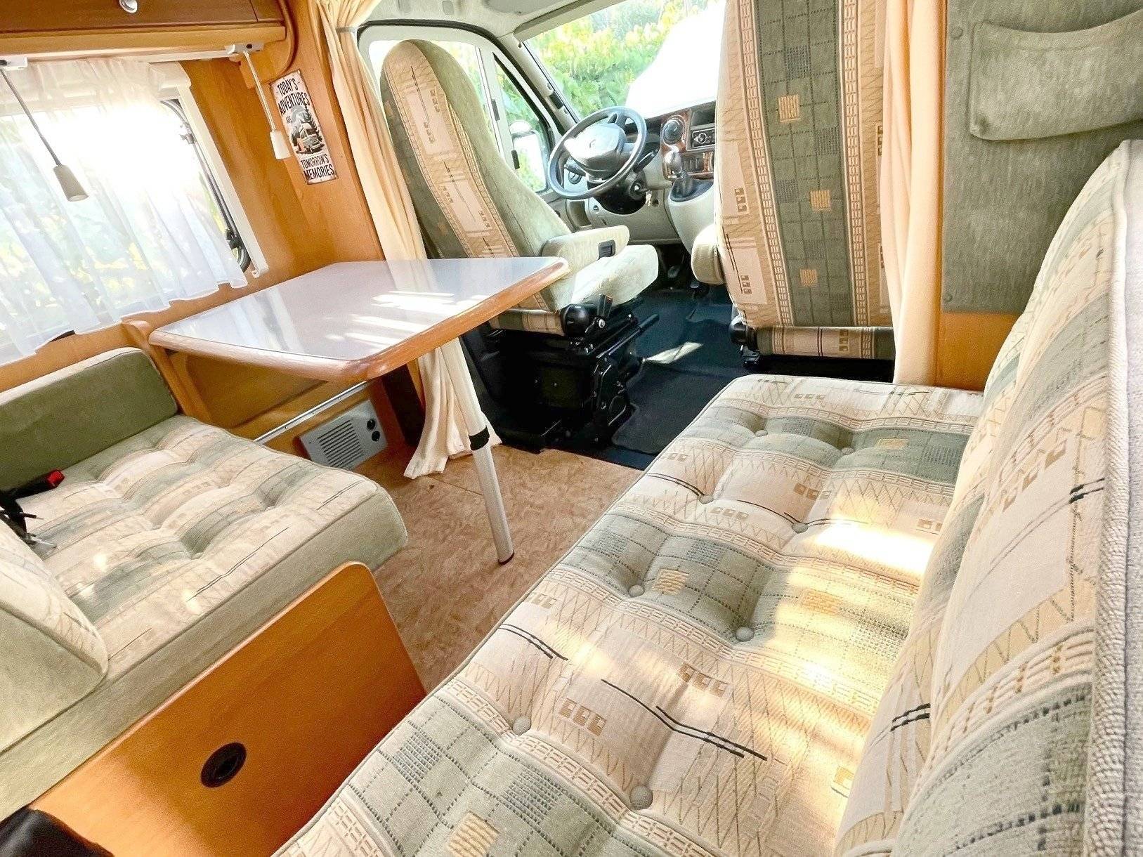 Menjador Renault Renault master 3.0l DCI 140CV - Yescapa