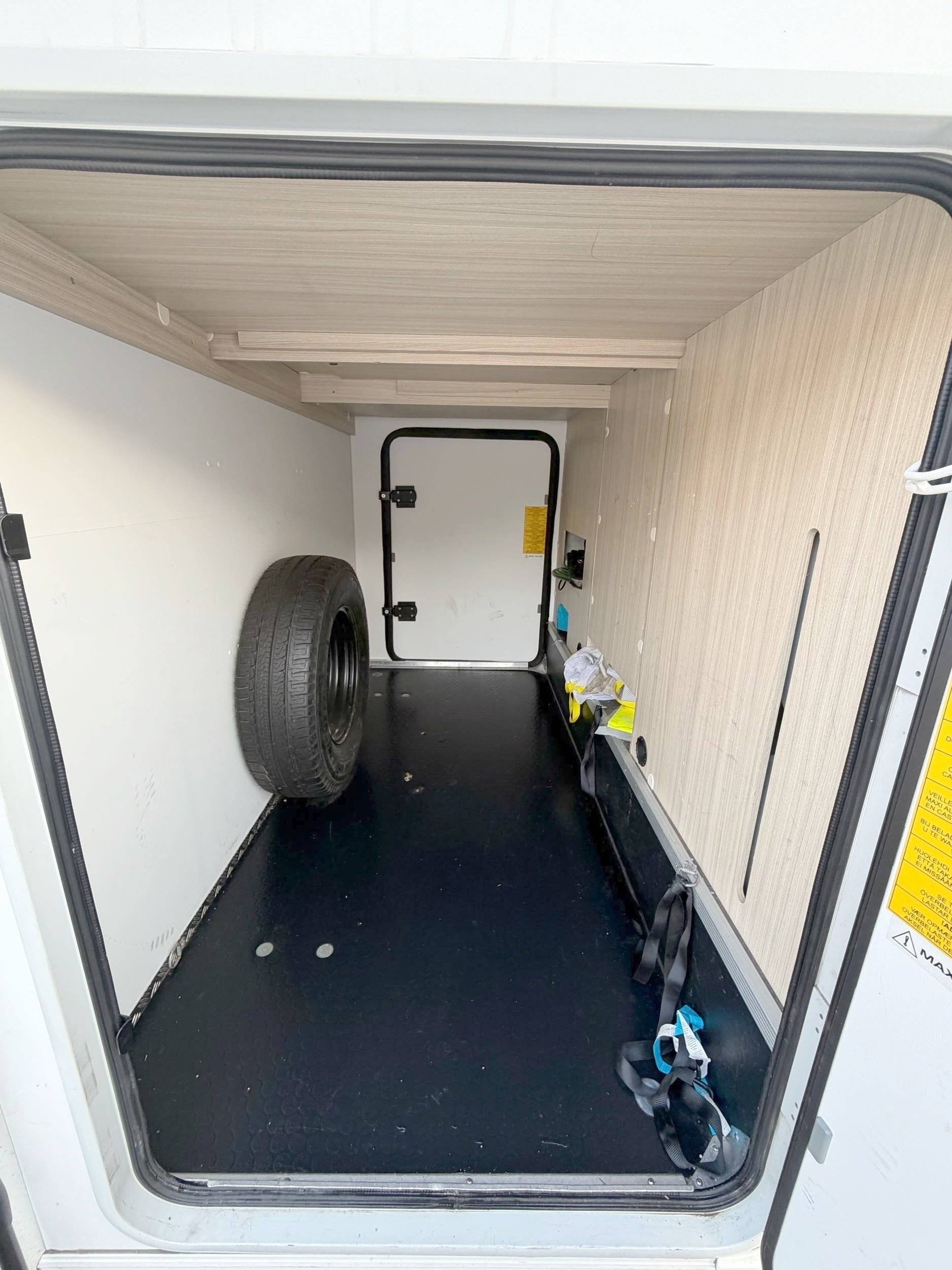 Adria Sunliving A75DP