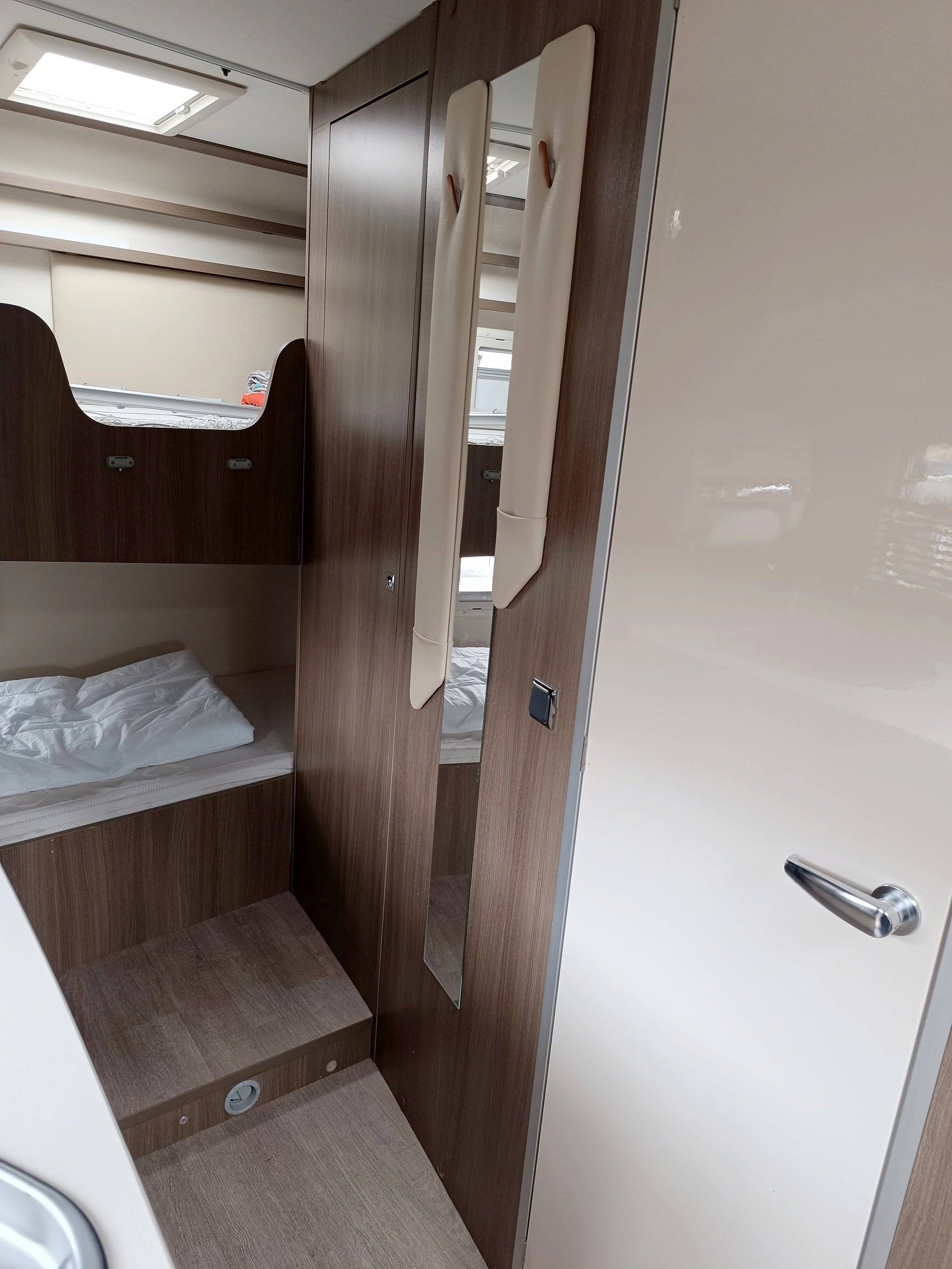 Challenger ford transit