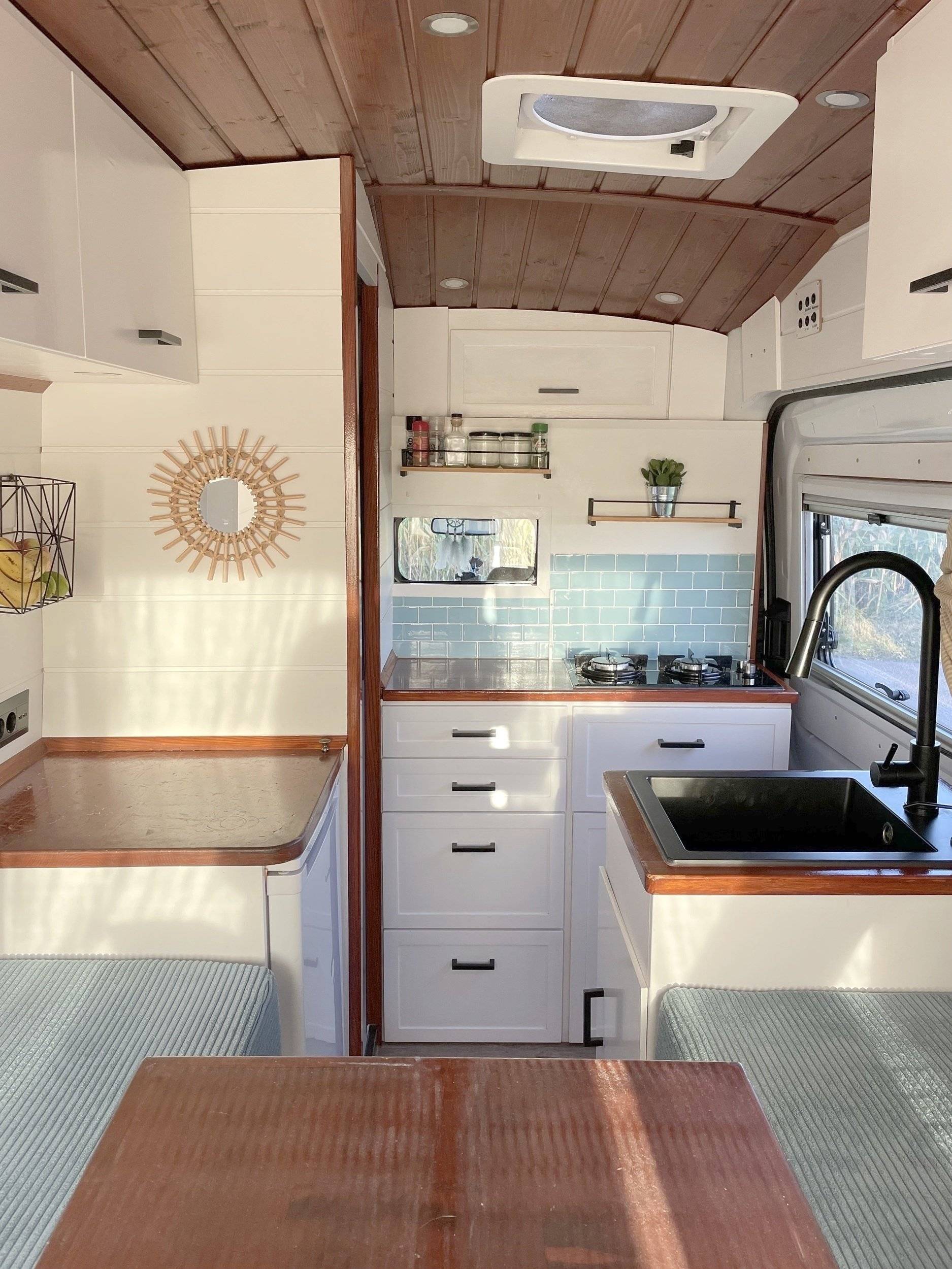 Coin repas Ford Transit - Yescapa