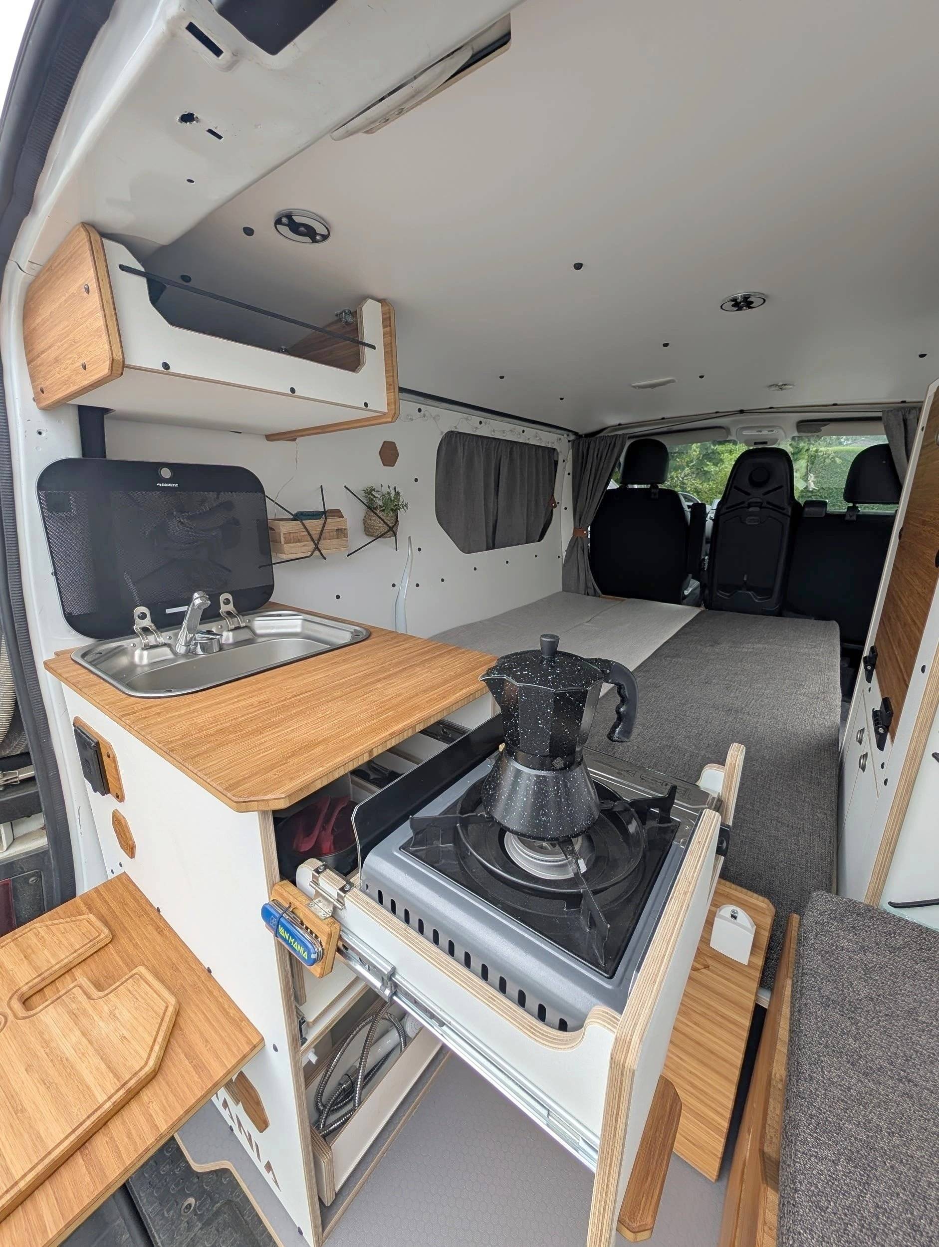 Coin repas Renault Trafic 1,5 l dci 90 ch - Yescapa
