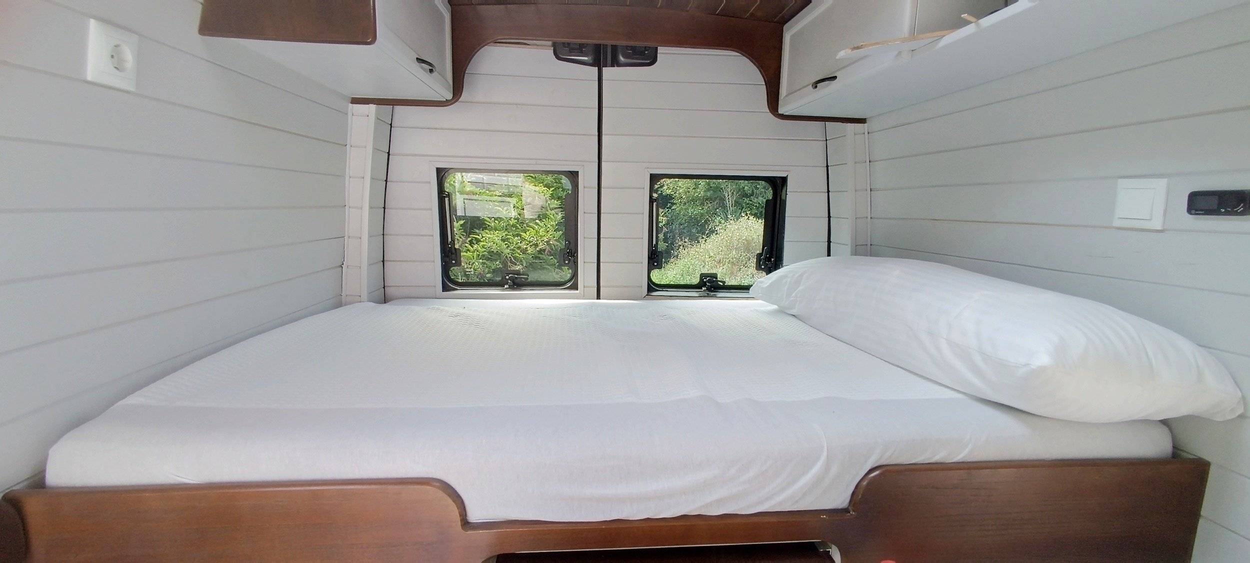 Plazas en cama Renault master - Yescapa