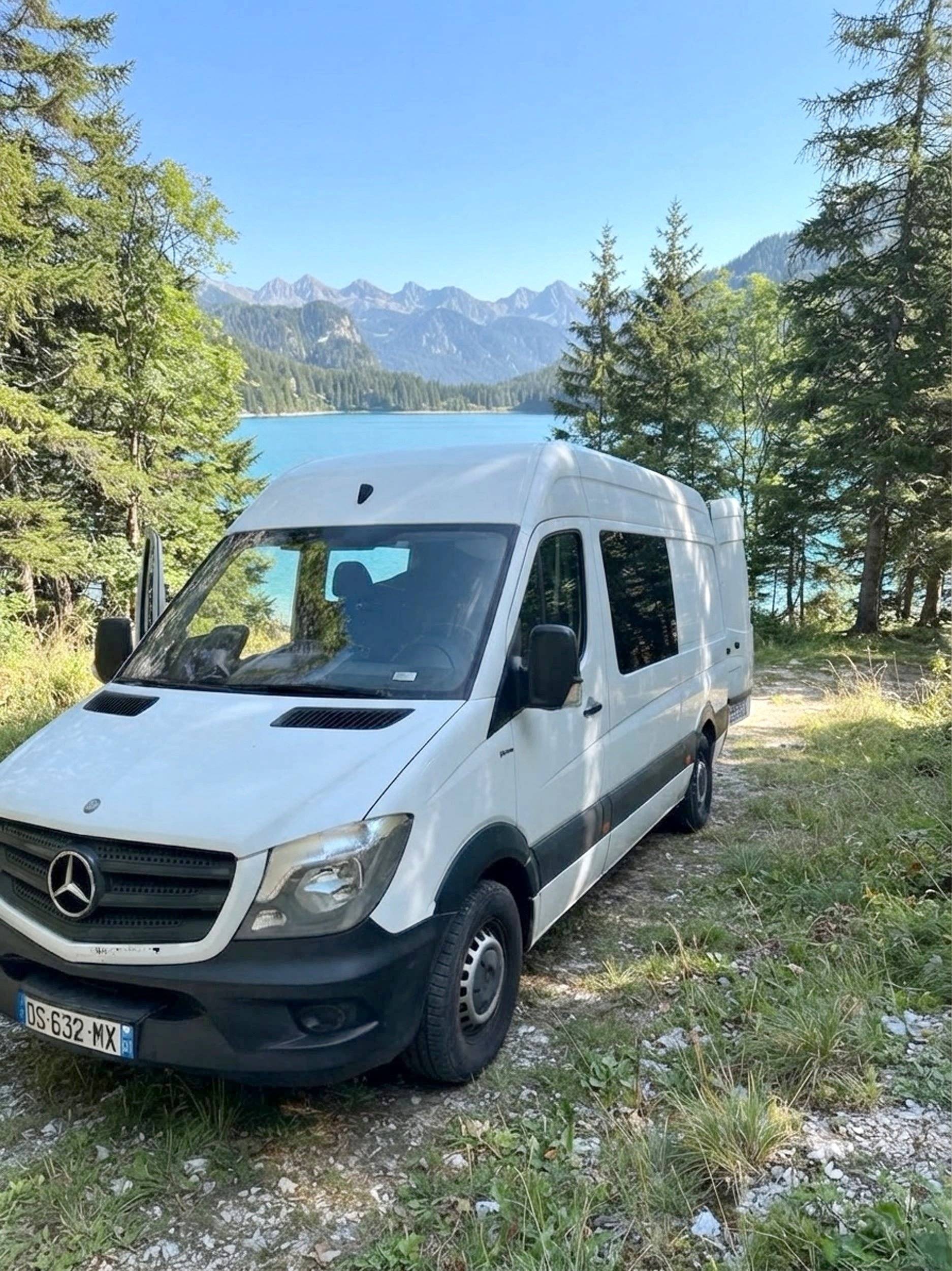 Front view from 3/4 Mercedes Sprinter 4x4 316 CDI 2,2 l 163 ch - Yescapa