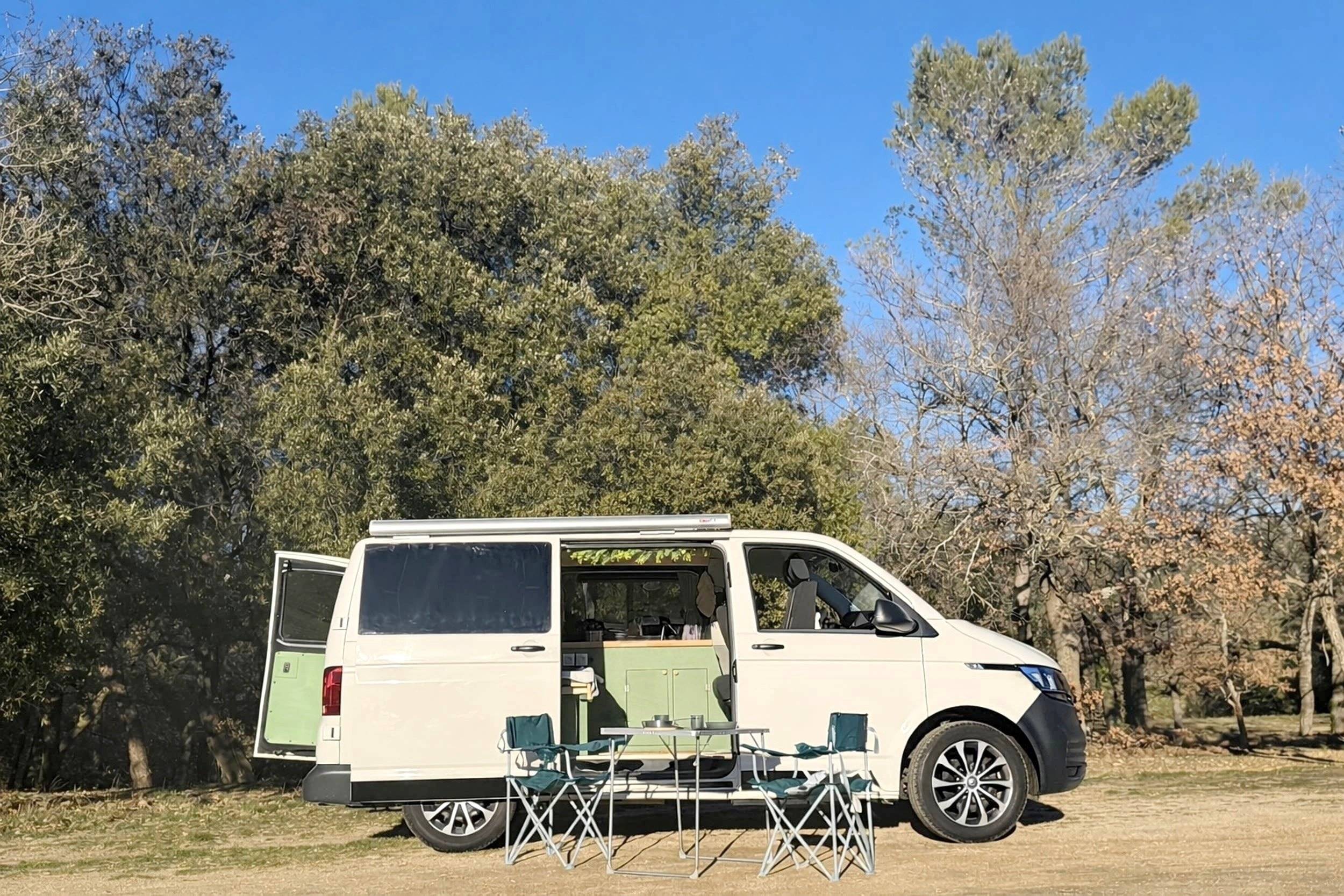 schräge Vorderansicht Volkswagen transporter T6.1 - Yescapa