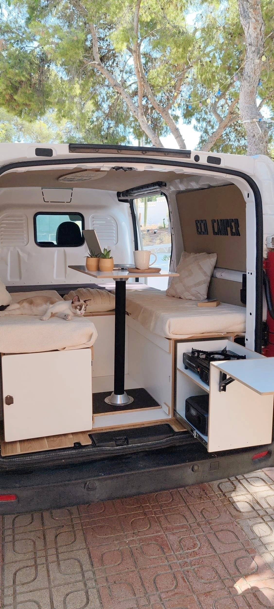 Vista frontale a ¾ Peugeot peugeot expert - Yescapa