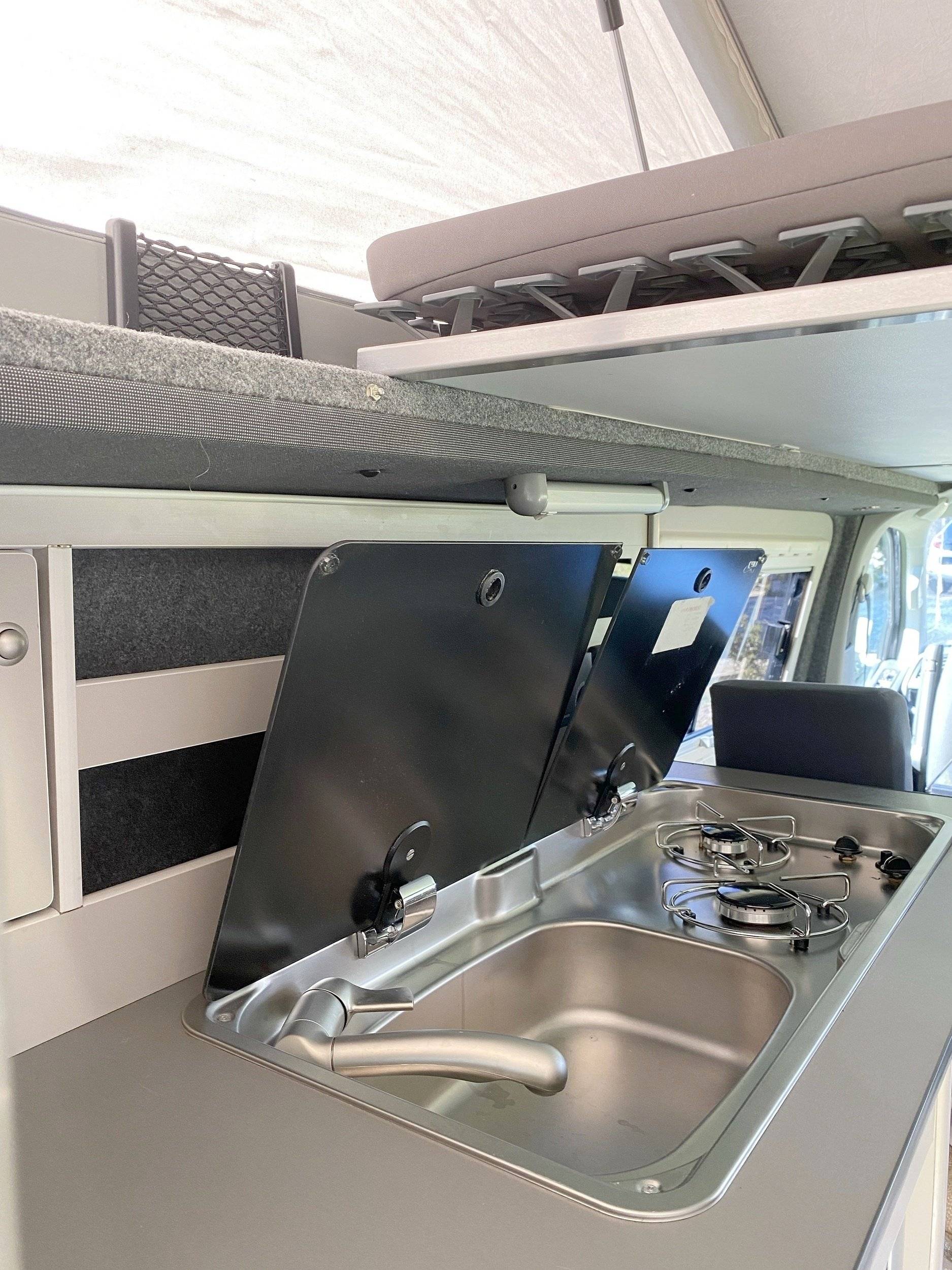 Loisirs 12 Connect Van