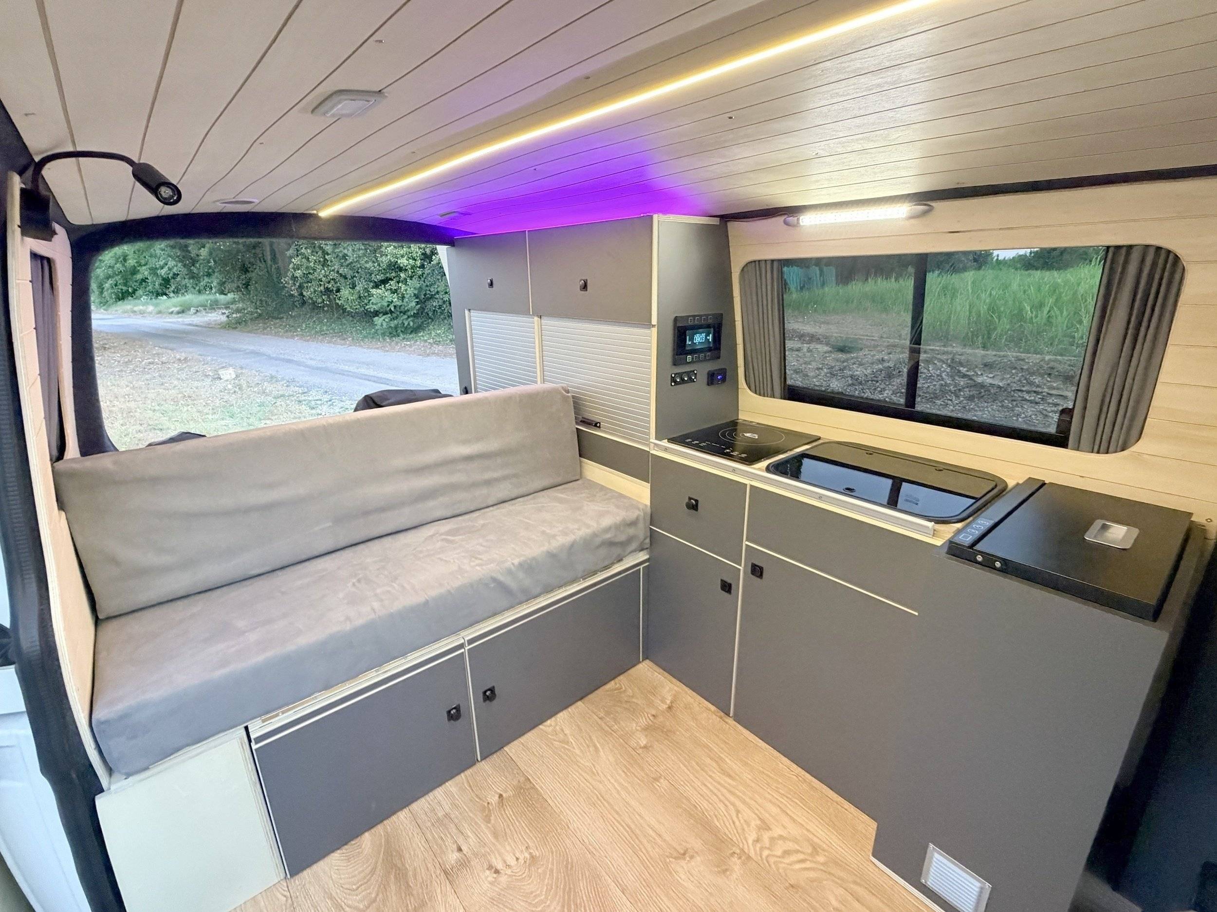 Área de jantar Volkswagen T6.1 - Yescapa