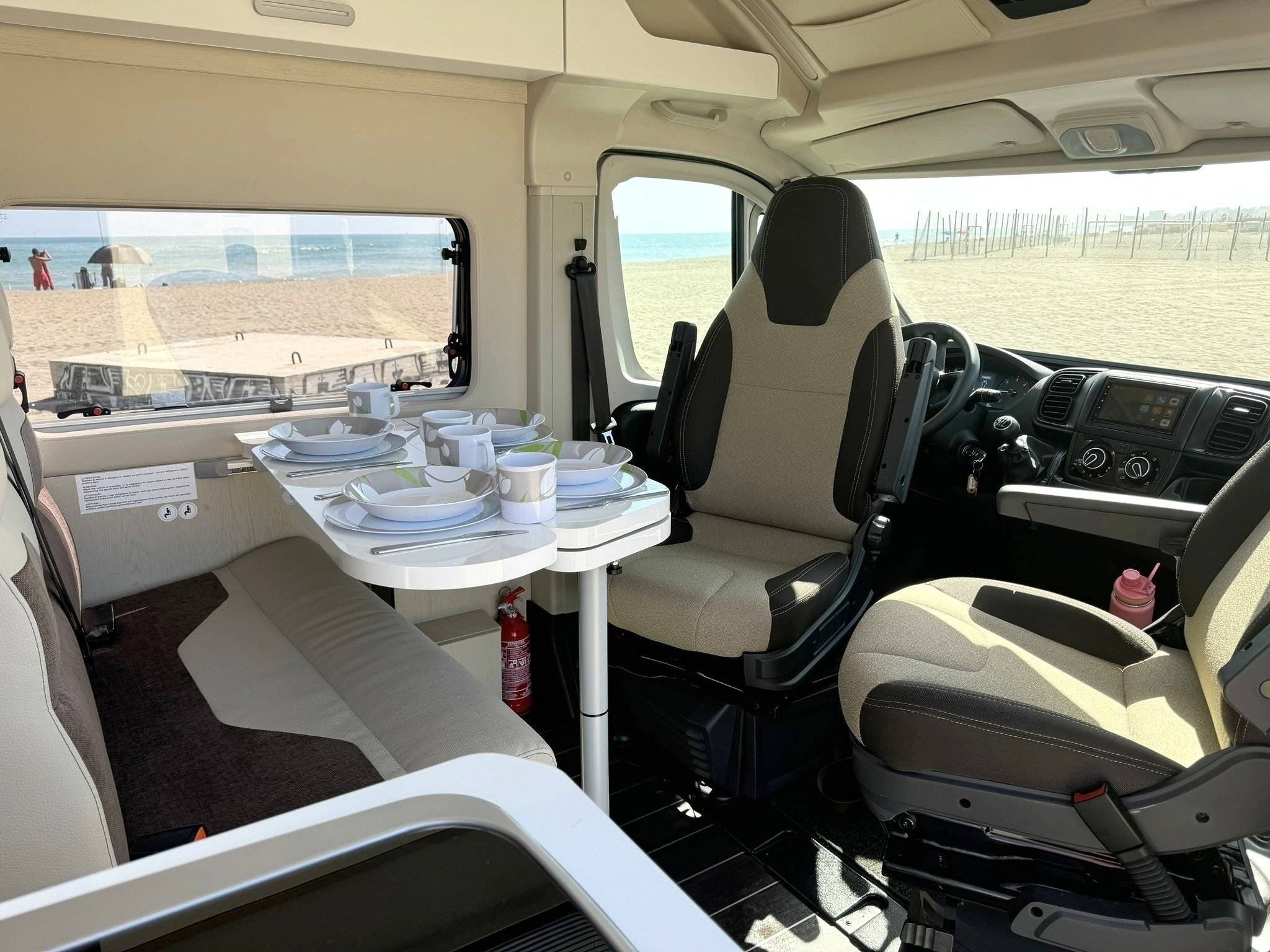 Dining Area Fiat Ducato 2,3 l 130 ch - Yescapa