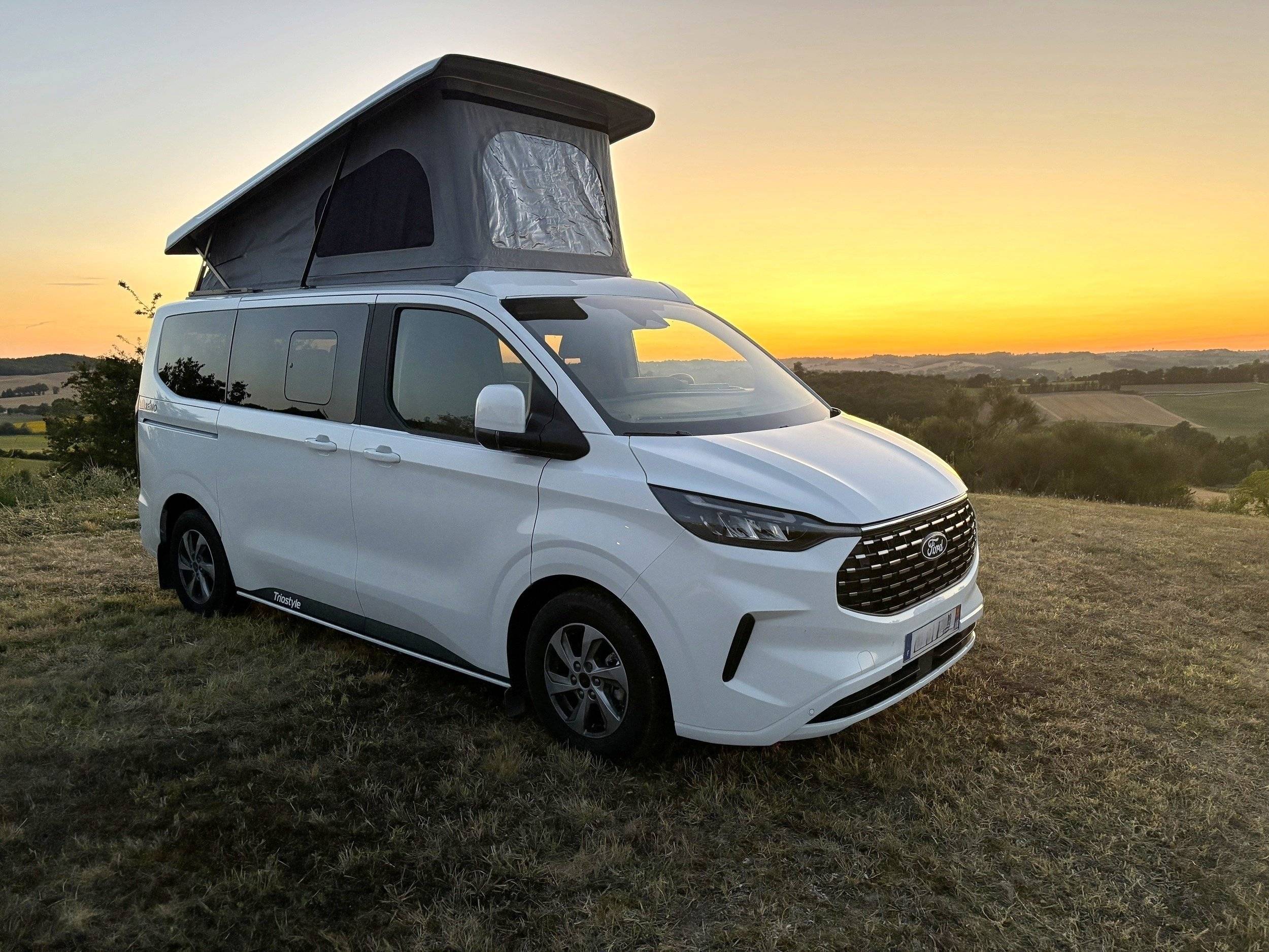 Front view from 3/4 Ford ford transit 170 automatique - Yescapa