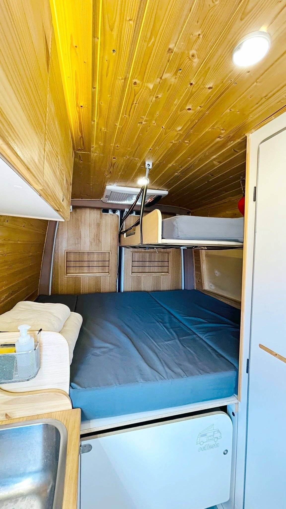 Schlafplätze Volkswagen Crafter H3 L4 - Yescapa