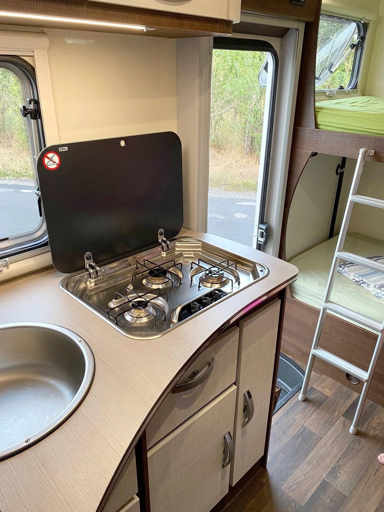 Angolo cucina Fiat Ducato 2,3 Multijet 150 PS - Yescapa