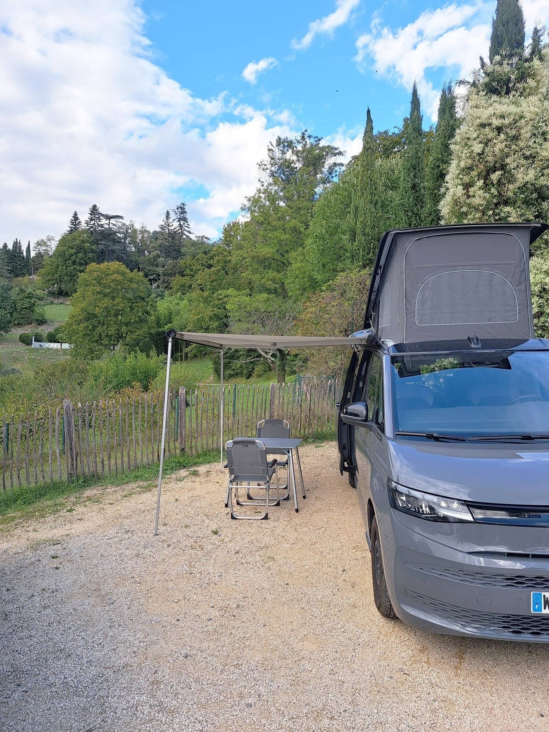 Voorkant 3/4 Volkswagen California T7 - Yescapa