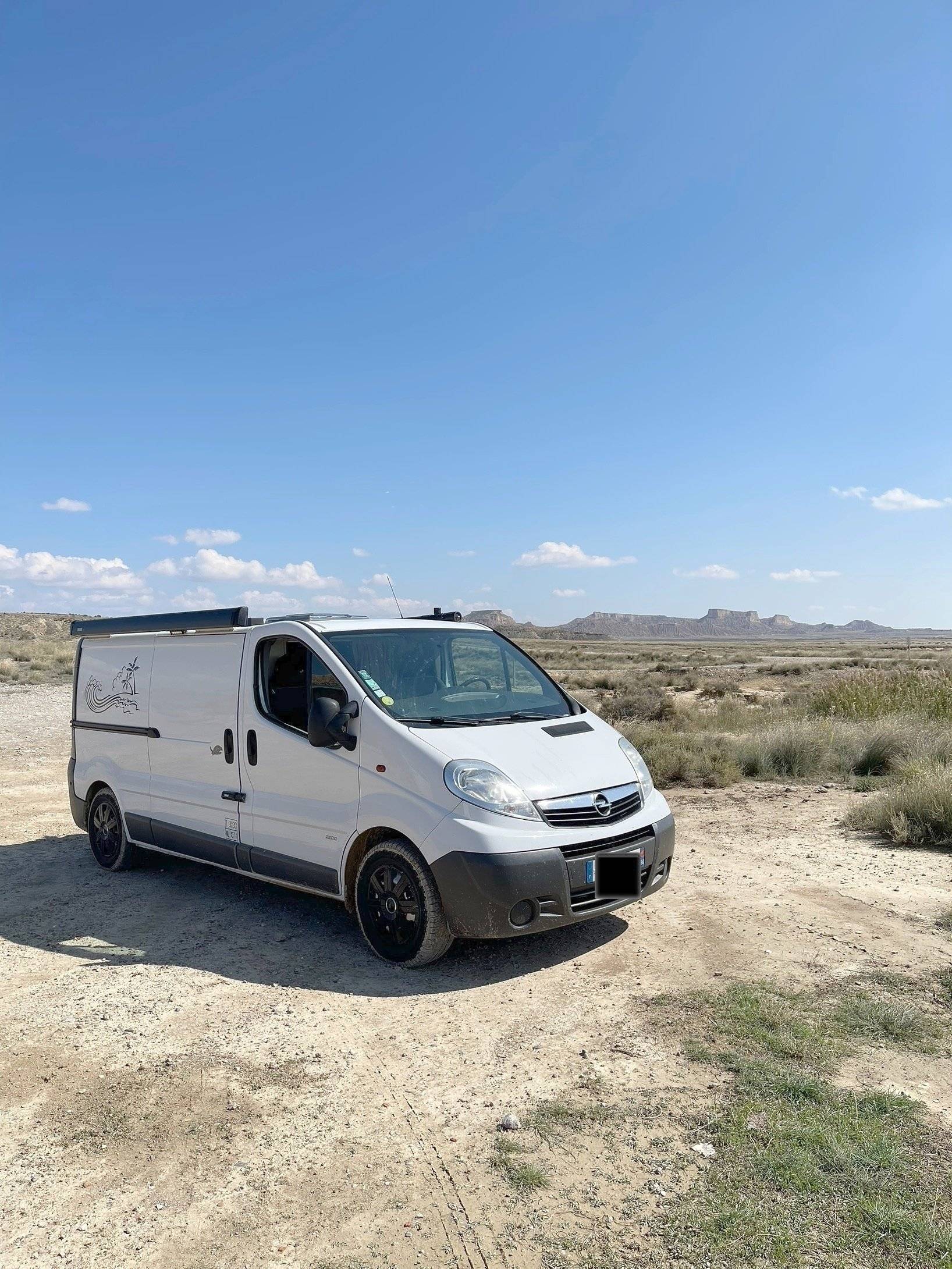 Voorkant 3/4 Opel Vivaro 2.0 115cv 16v - Yescapa