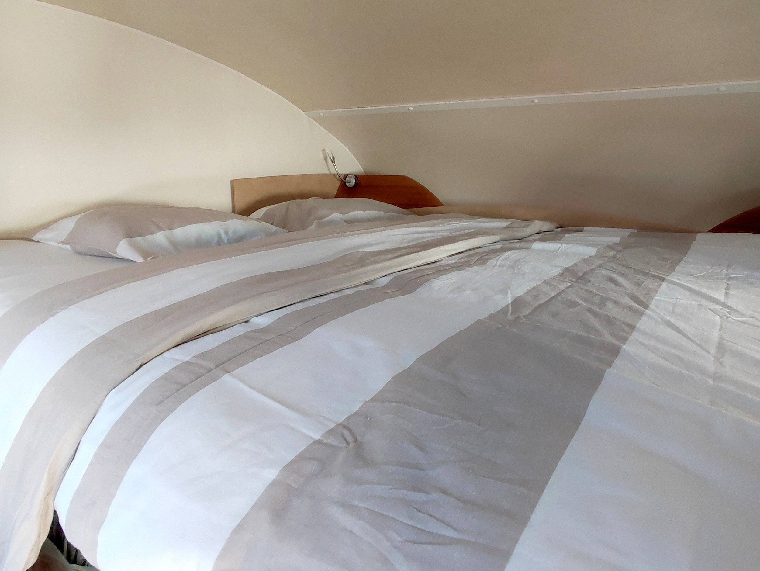 Couchages Ford Transit 2,2 l TDCi 140 ch. - Yescapa