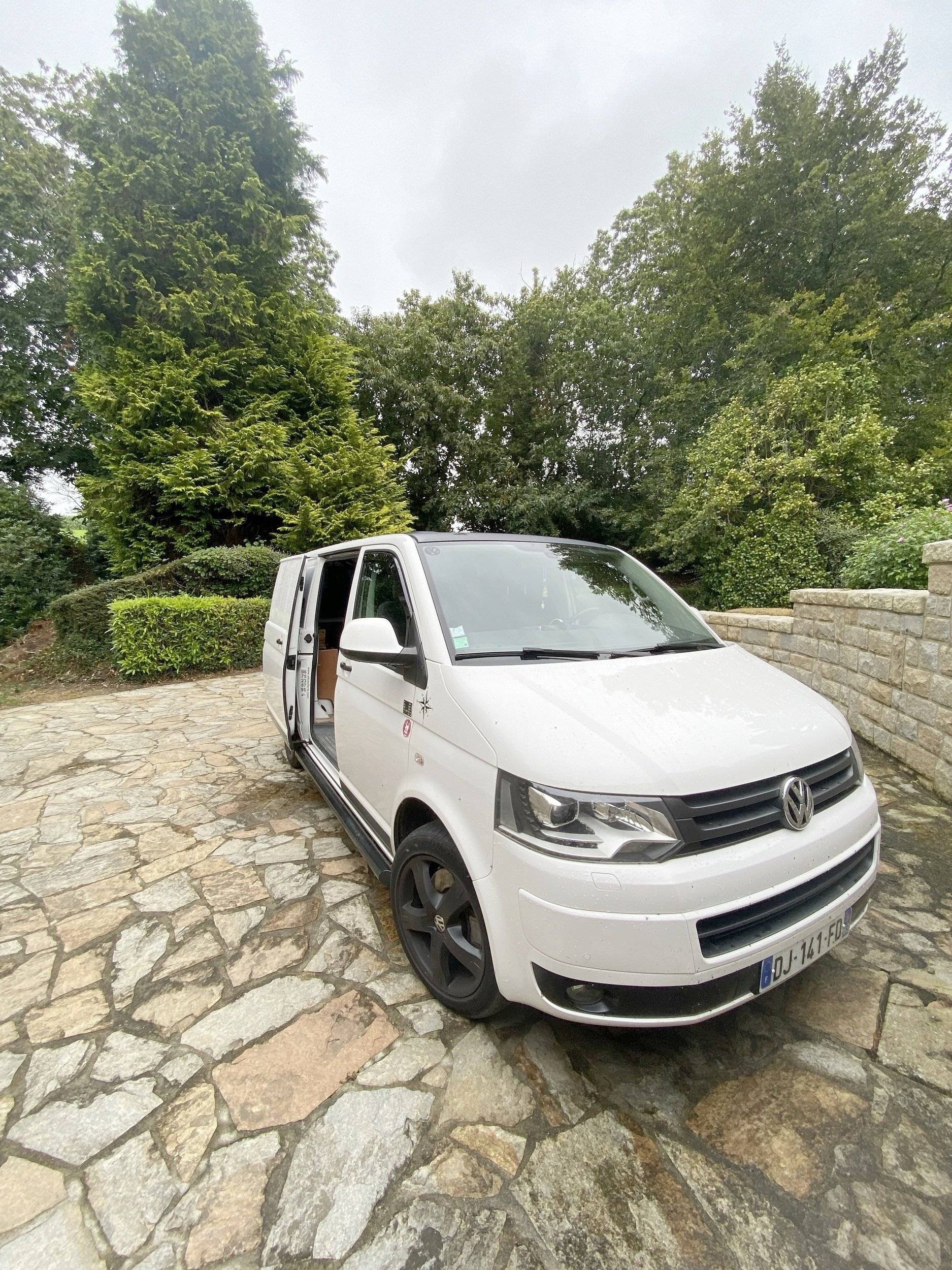 Front view from 3/4 Volkswagen Volkswagen Transporter - Yescapa