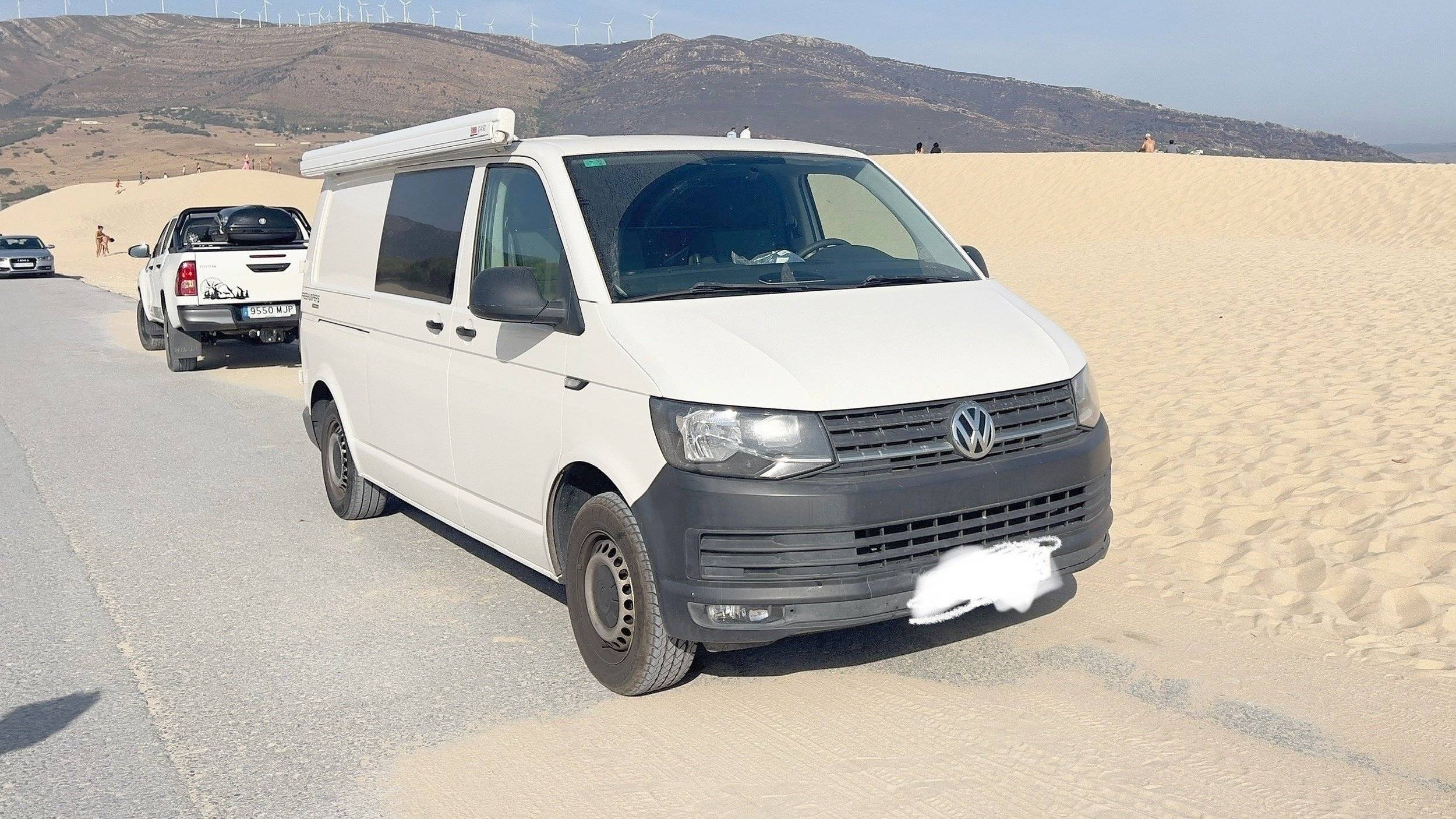Vista del vehicle angle davanter Volkswagen T6 2 l 102 ch - Yescapa