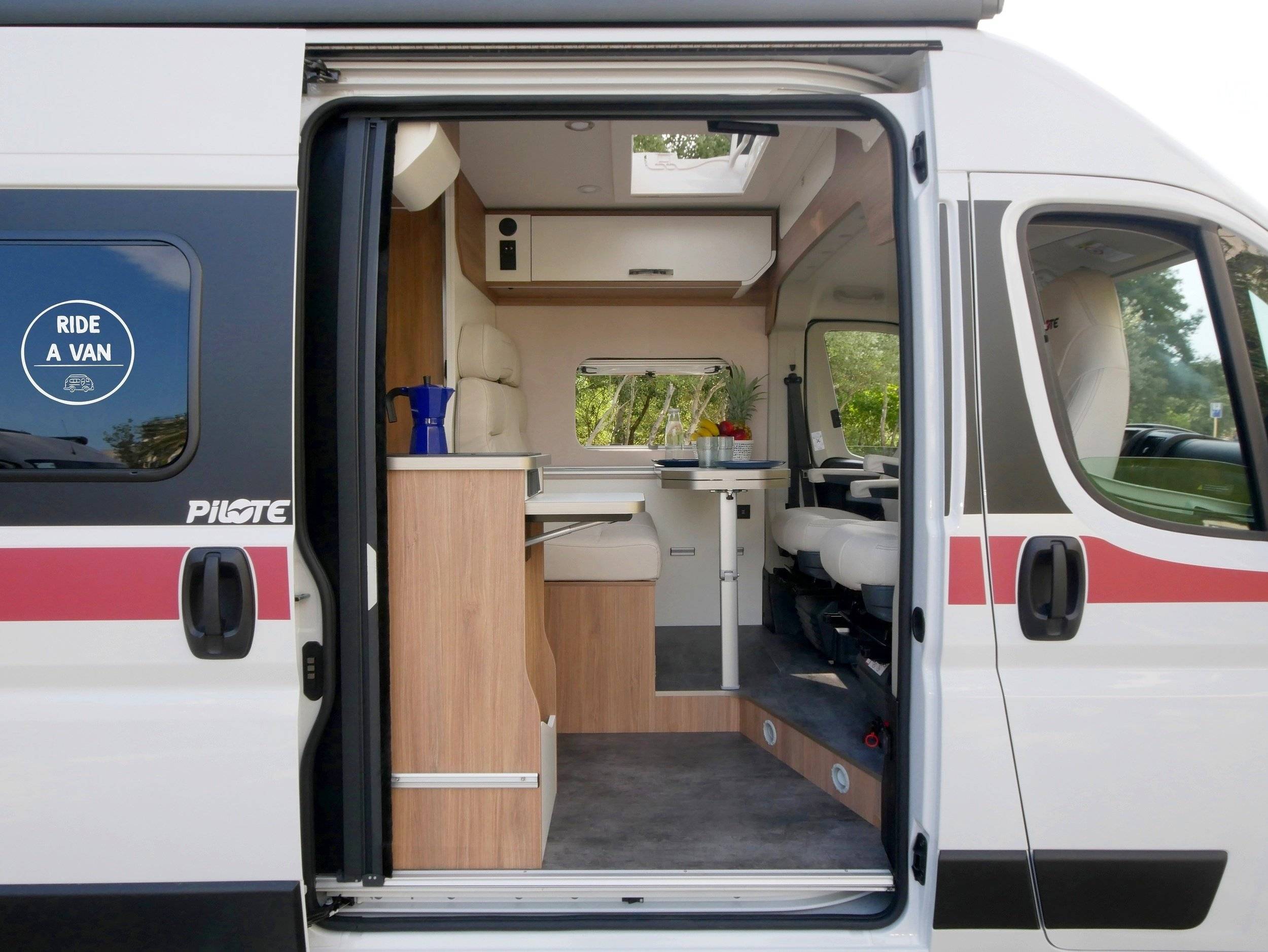 Dining Area Fiat Ducato 2,3l 140cv - Yescapa