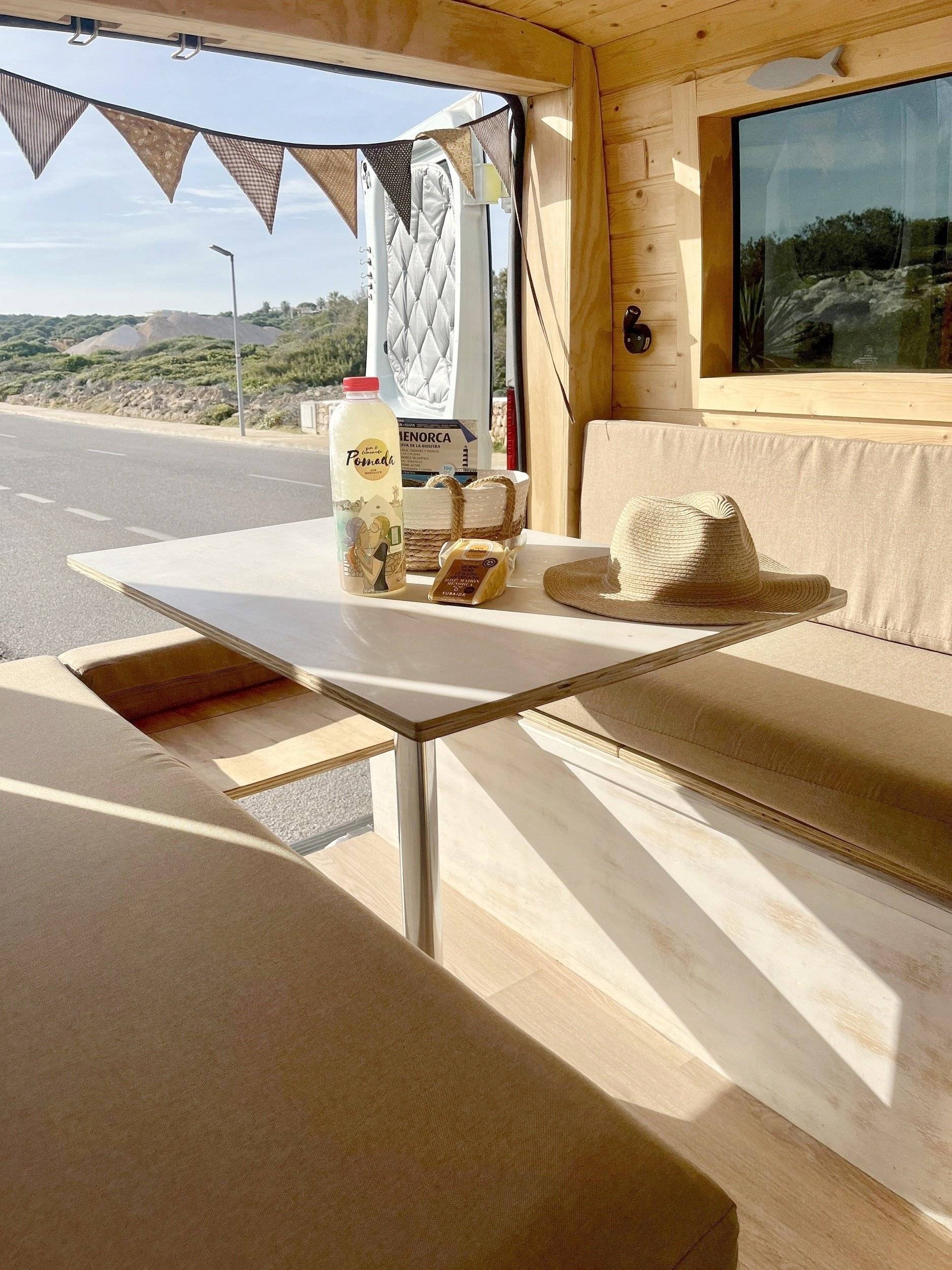 Dining Area Fiat Fiat ducato - Yescapa