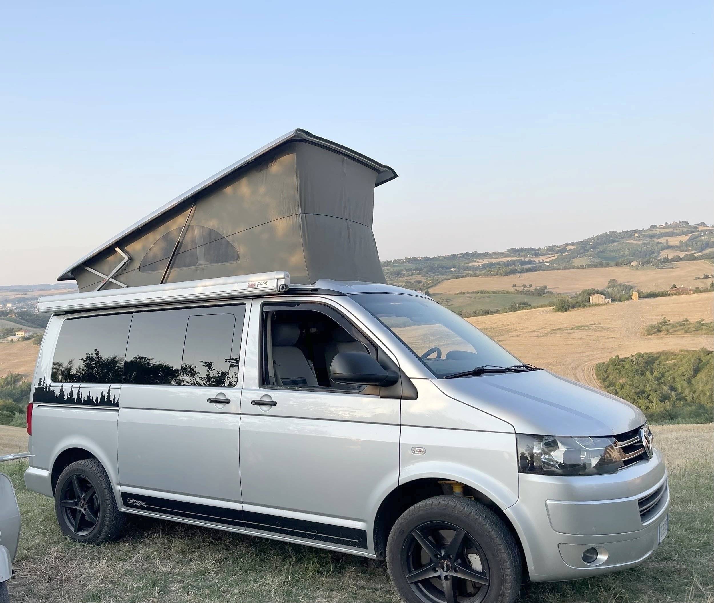 Front view from 3/4 Volkswagen T5 2,0 l 180 ch - Yescapa