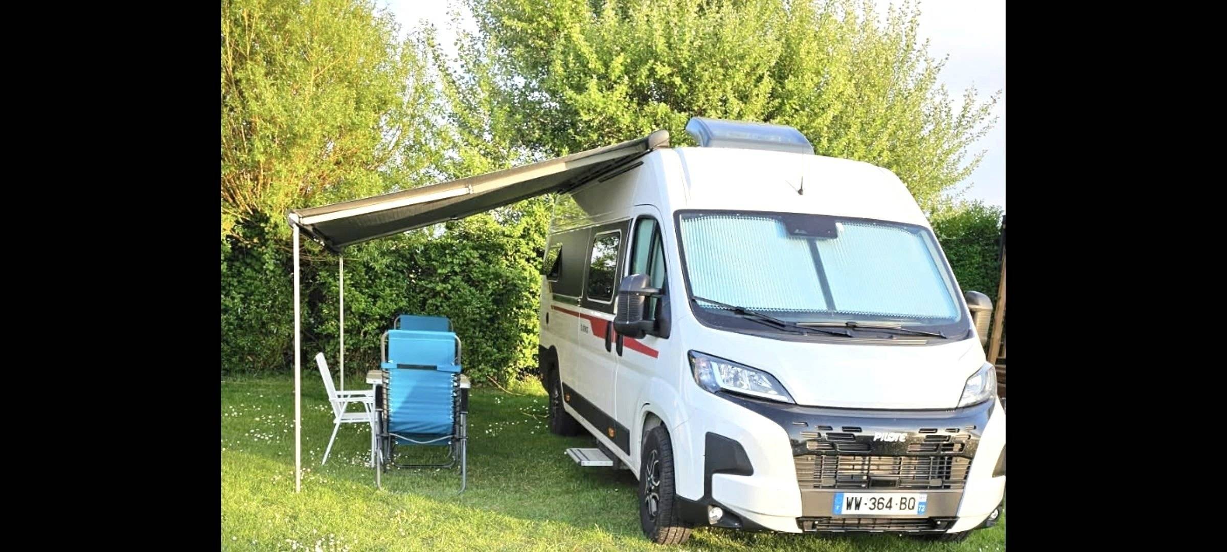 schräge Vorderansicht Fiat Ducato 2,2l 140 CV - Yescapa
