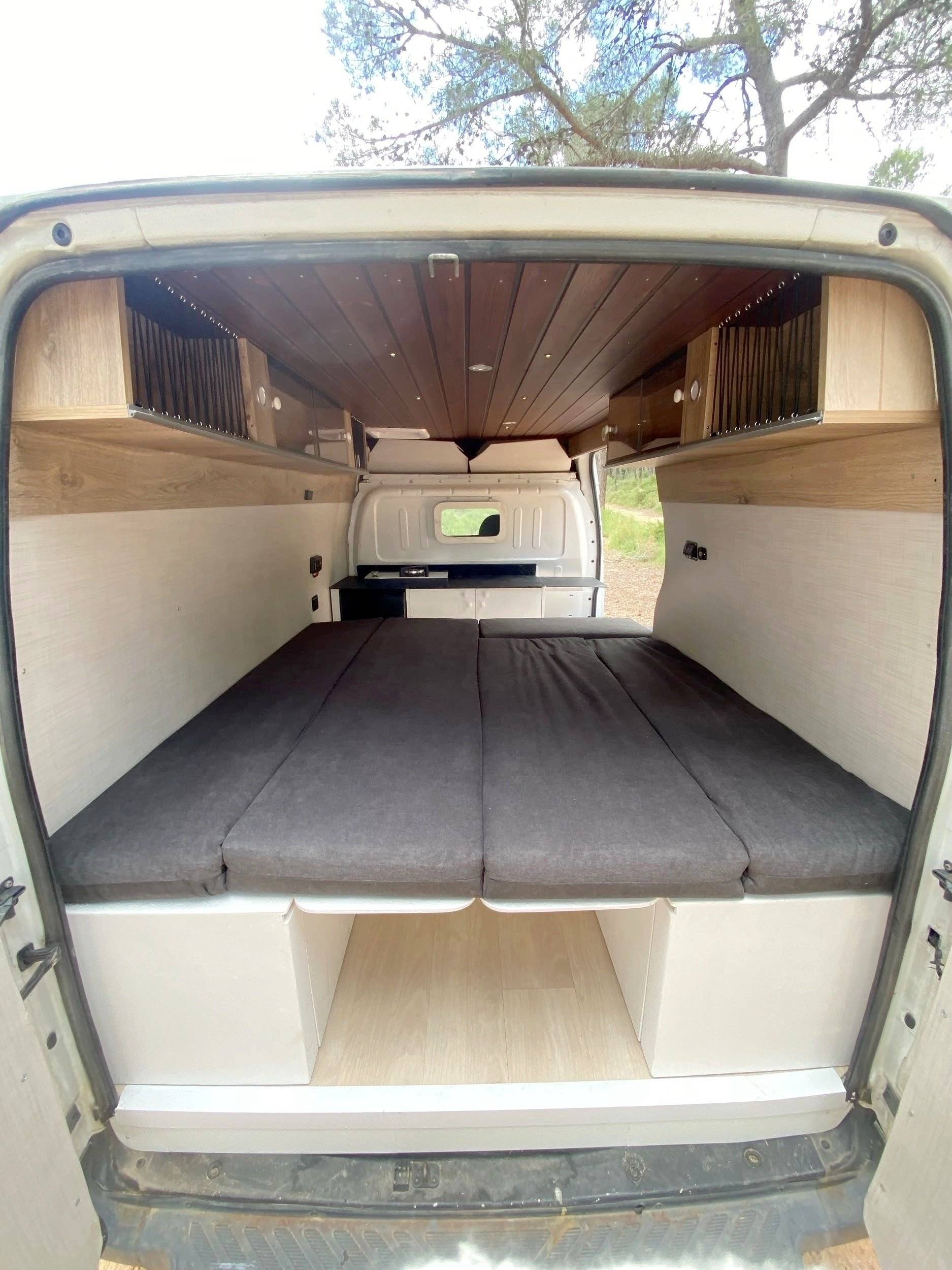 Plazas en cama Ford Transit - Yescapa