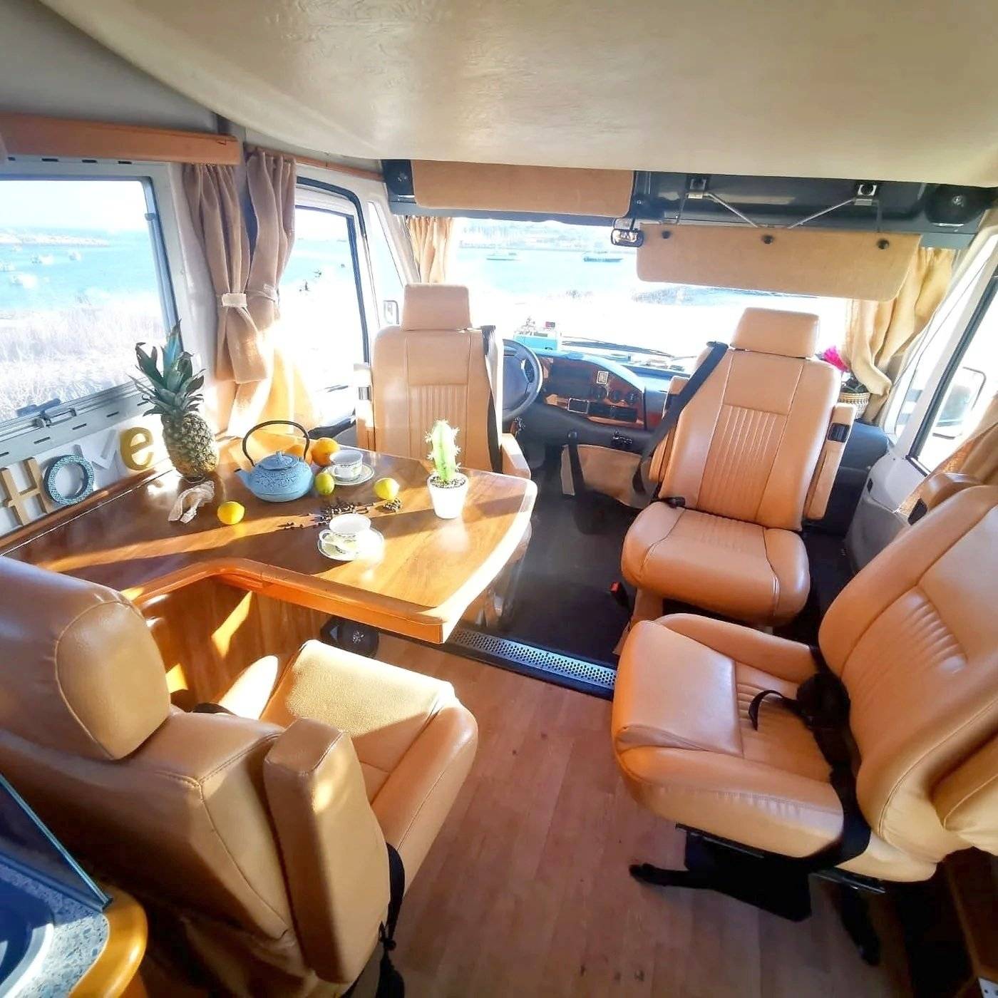 Dinette Mercedes Mercedes Sprinter - Yescapa