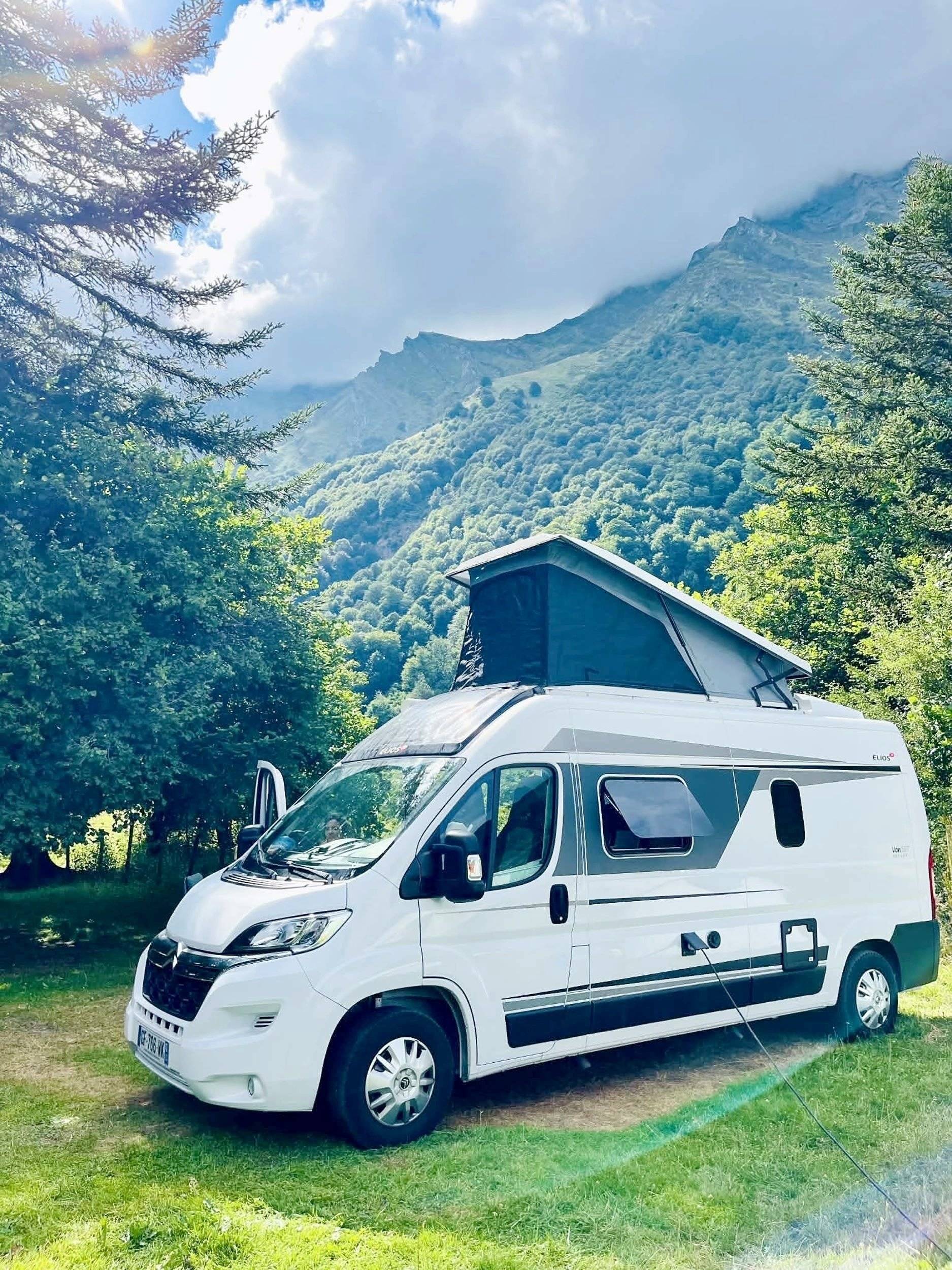 Front view from 3/4 Citroën Citroën jumper - Yescapa