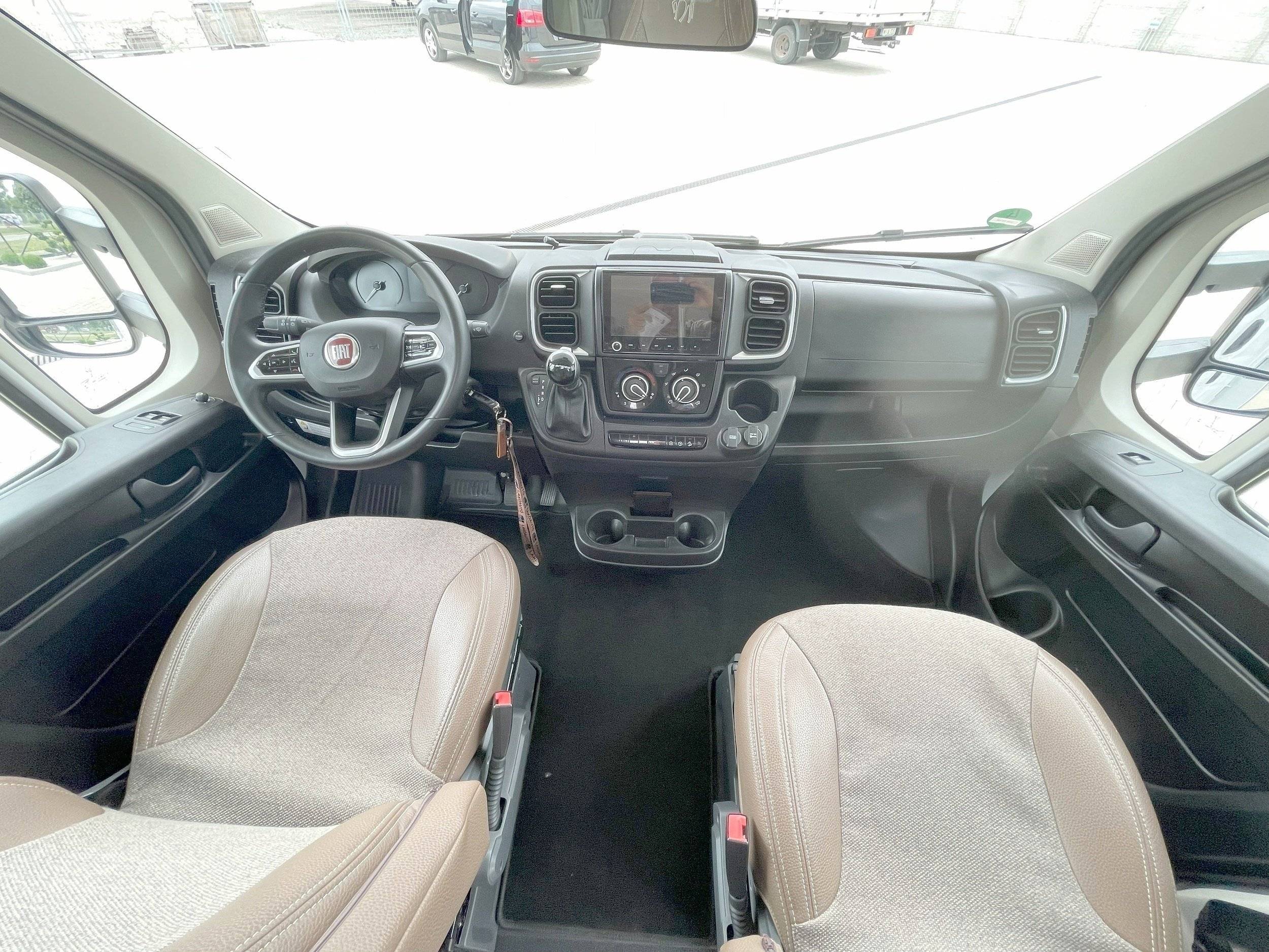 Dining Area Fiat Ducato - Yescapa