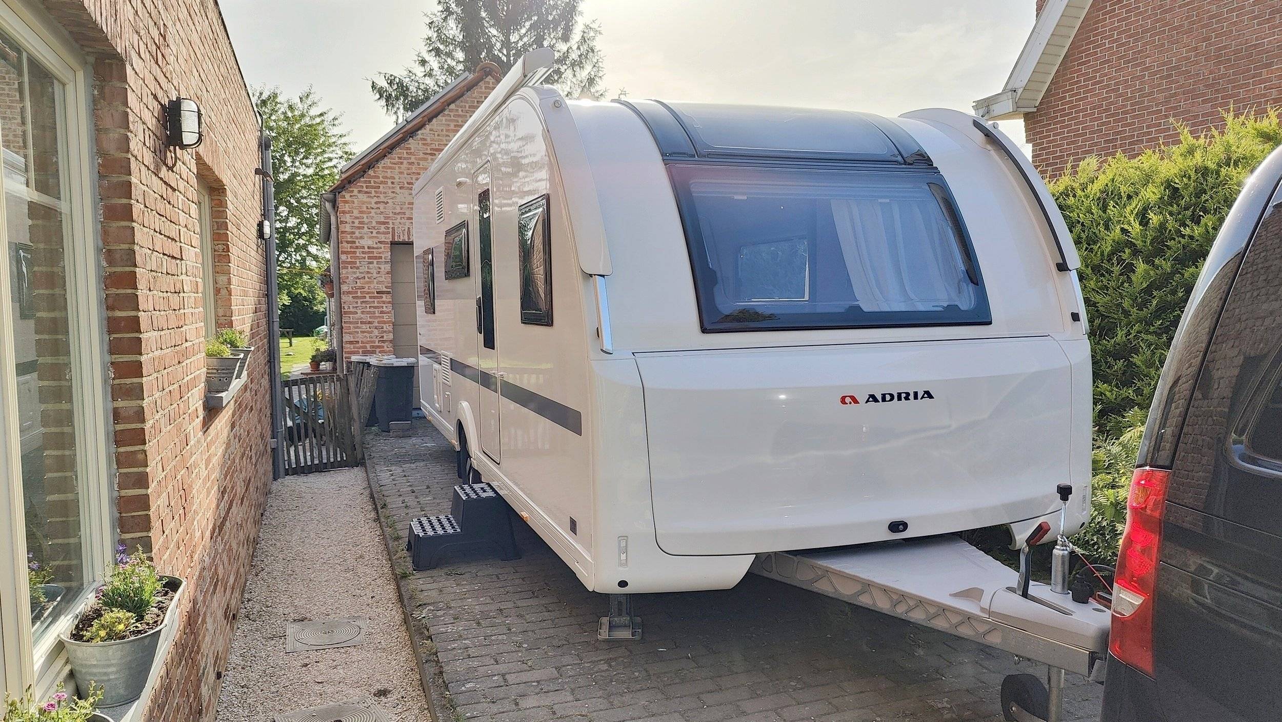 Vue avant de 3/4 Mercedes - Yescapa