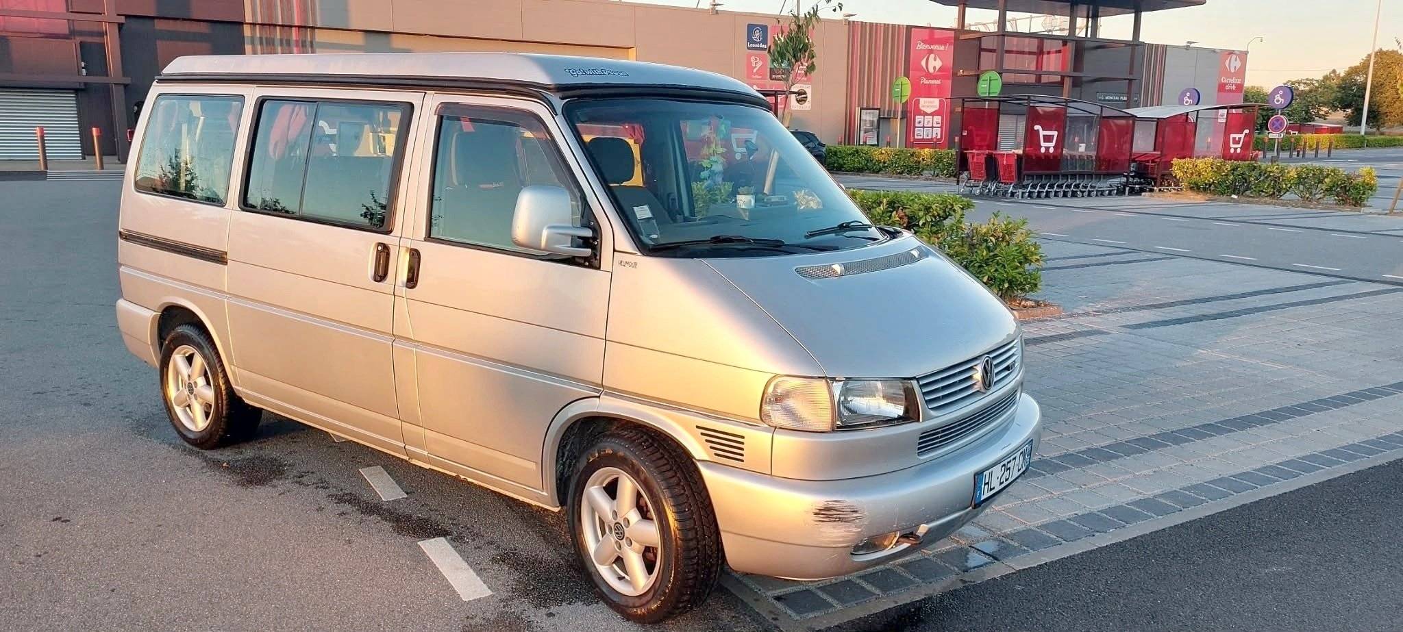 Vue avant de 3/4 Volkswagen 2.5 TDI - Yescapa