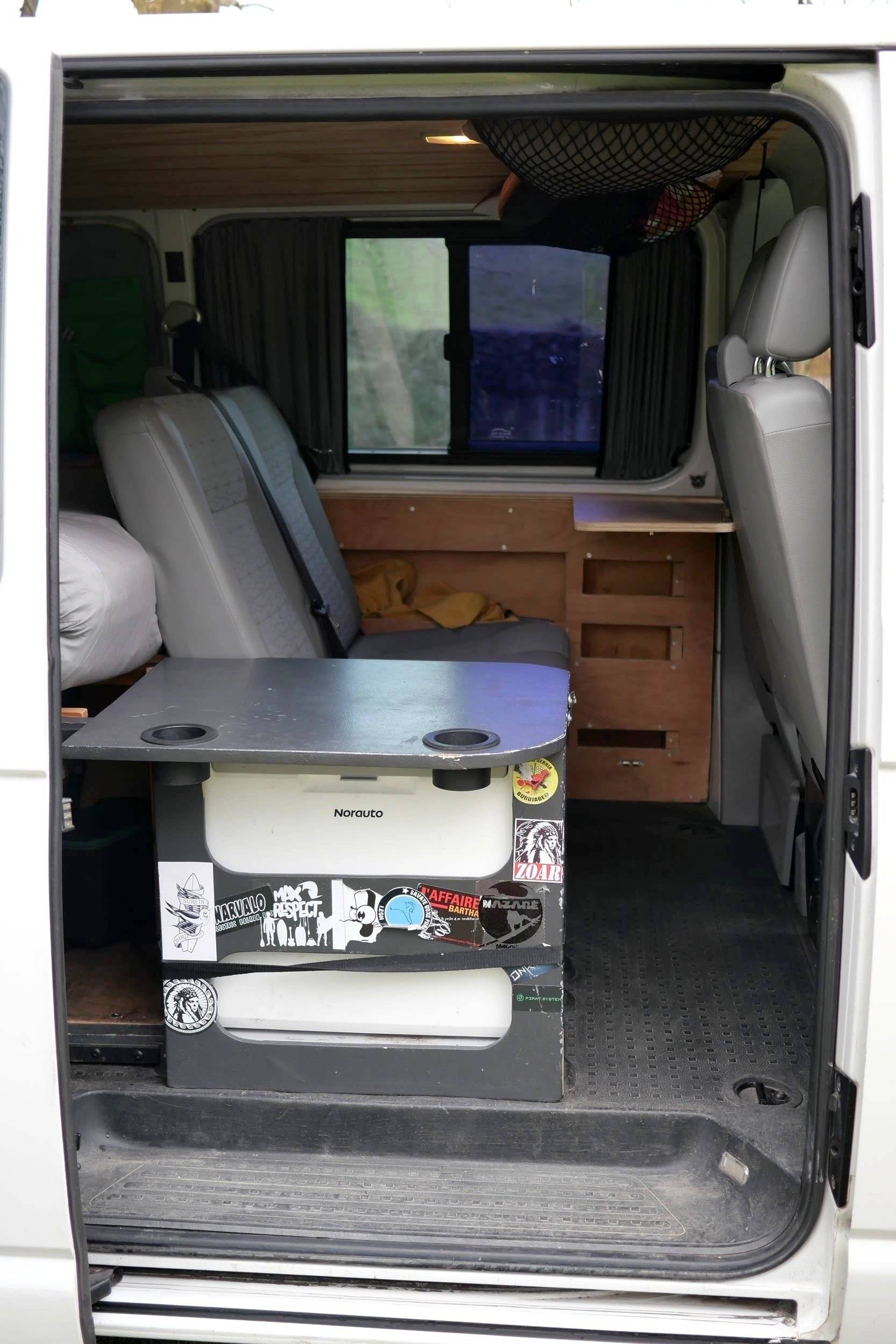 Dinette Volkswagen Transporter T5 2 l 102 ch - Yescapa