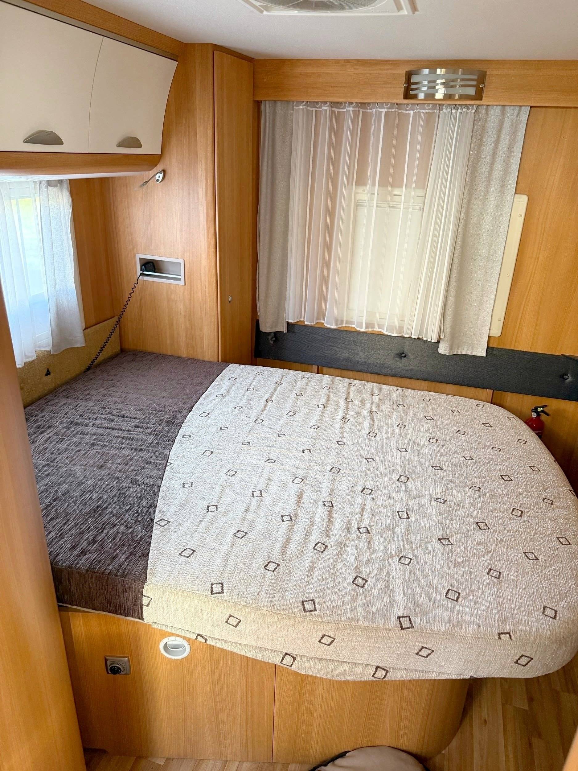 Couchages Citroën Jumper 2,2 l Blue HDI 165 PS - Yescapa