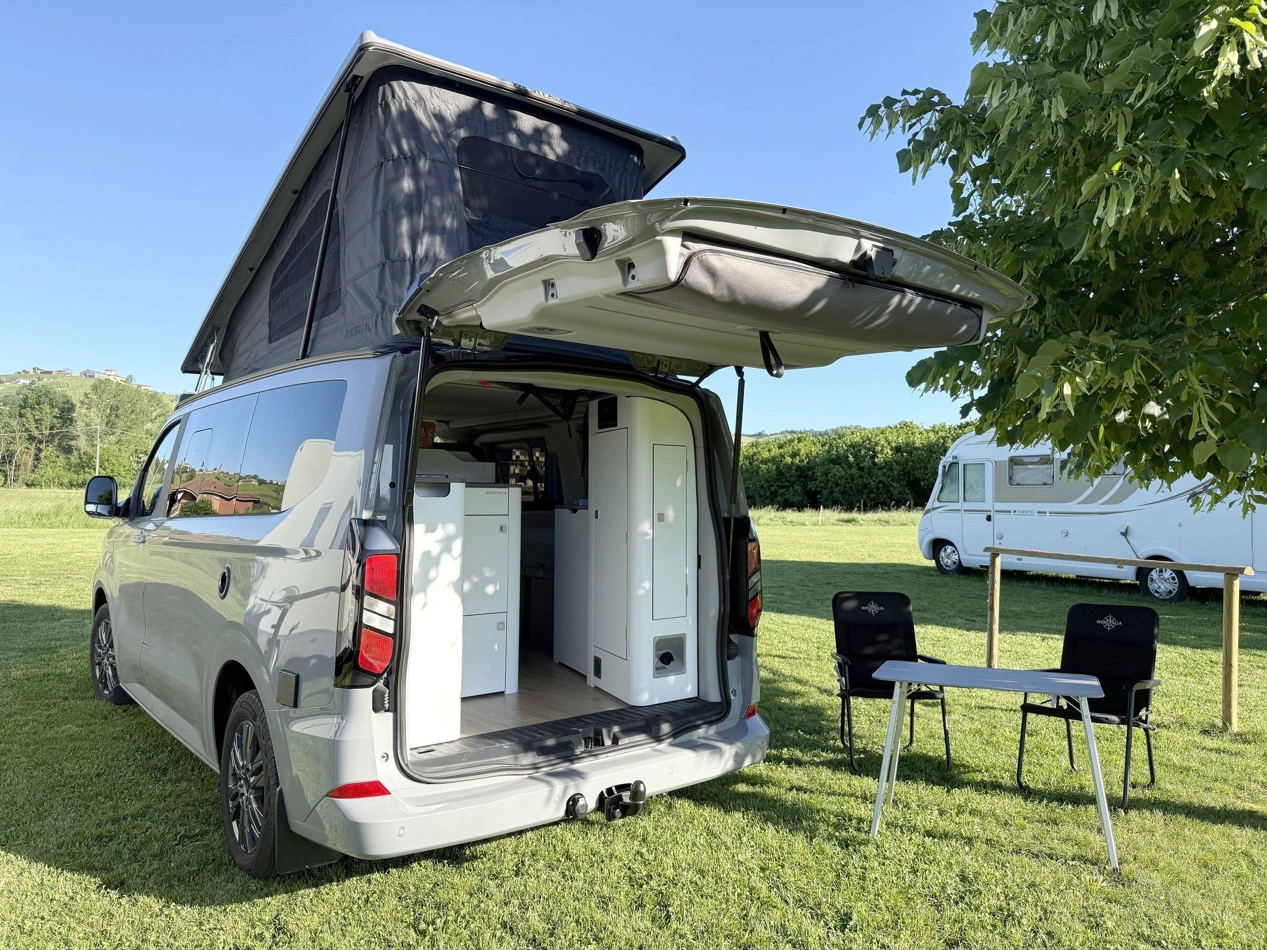 Vista del vehículo ángulo delantero Ford Transit Nugget - Yescapa