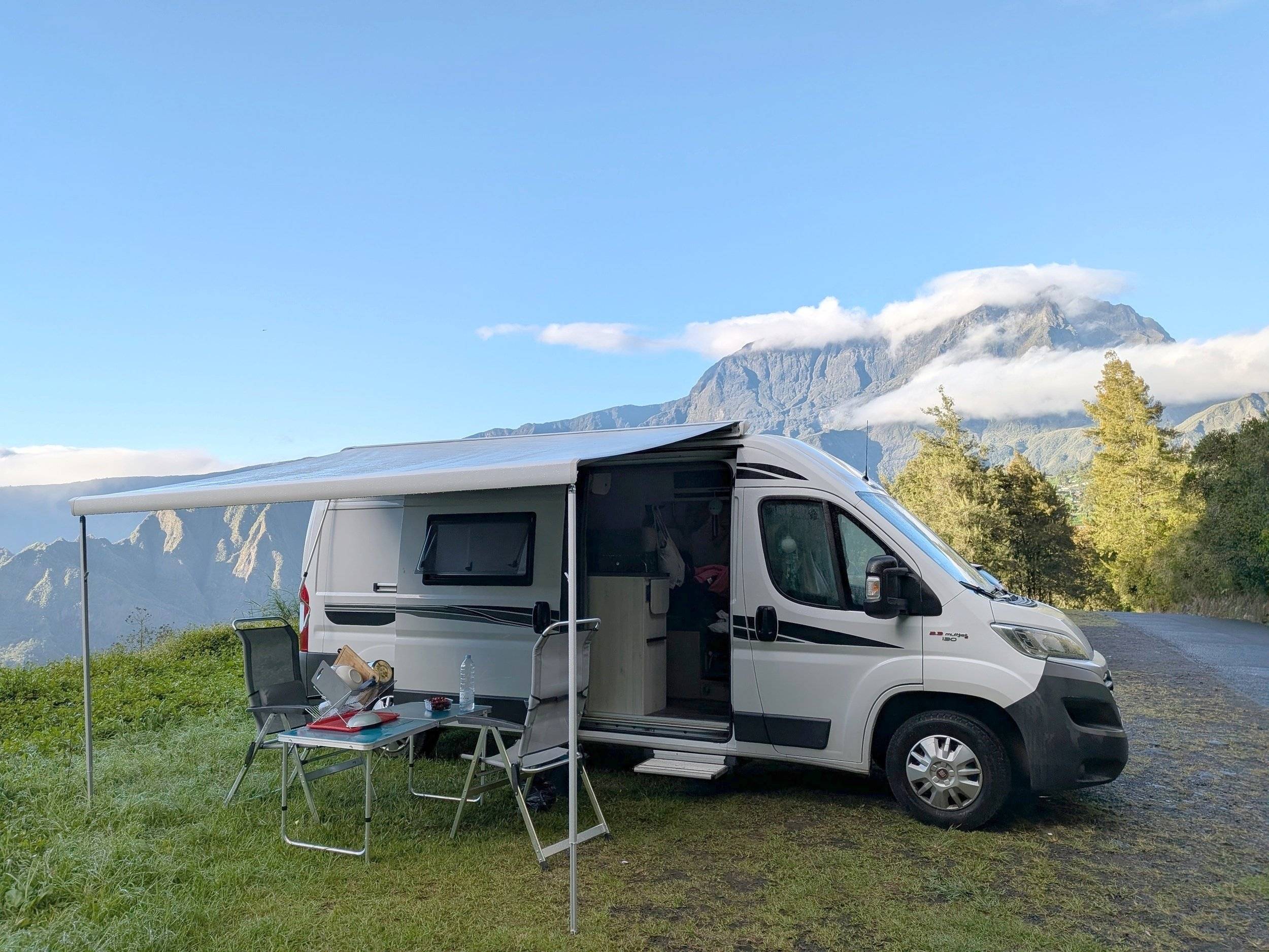 Vue avant de 3/4 Fiat - Yescapa