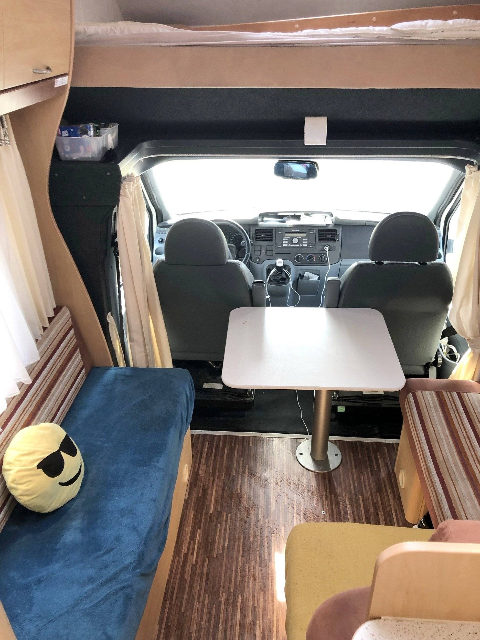 Dinette Ford Transit 2,2 l TDCi 140 ch. - Yescapa