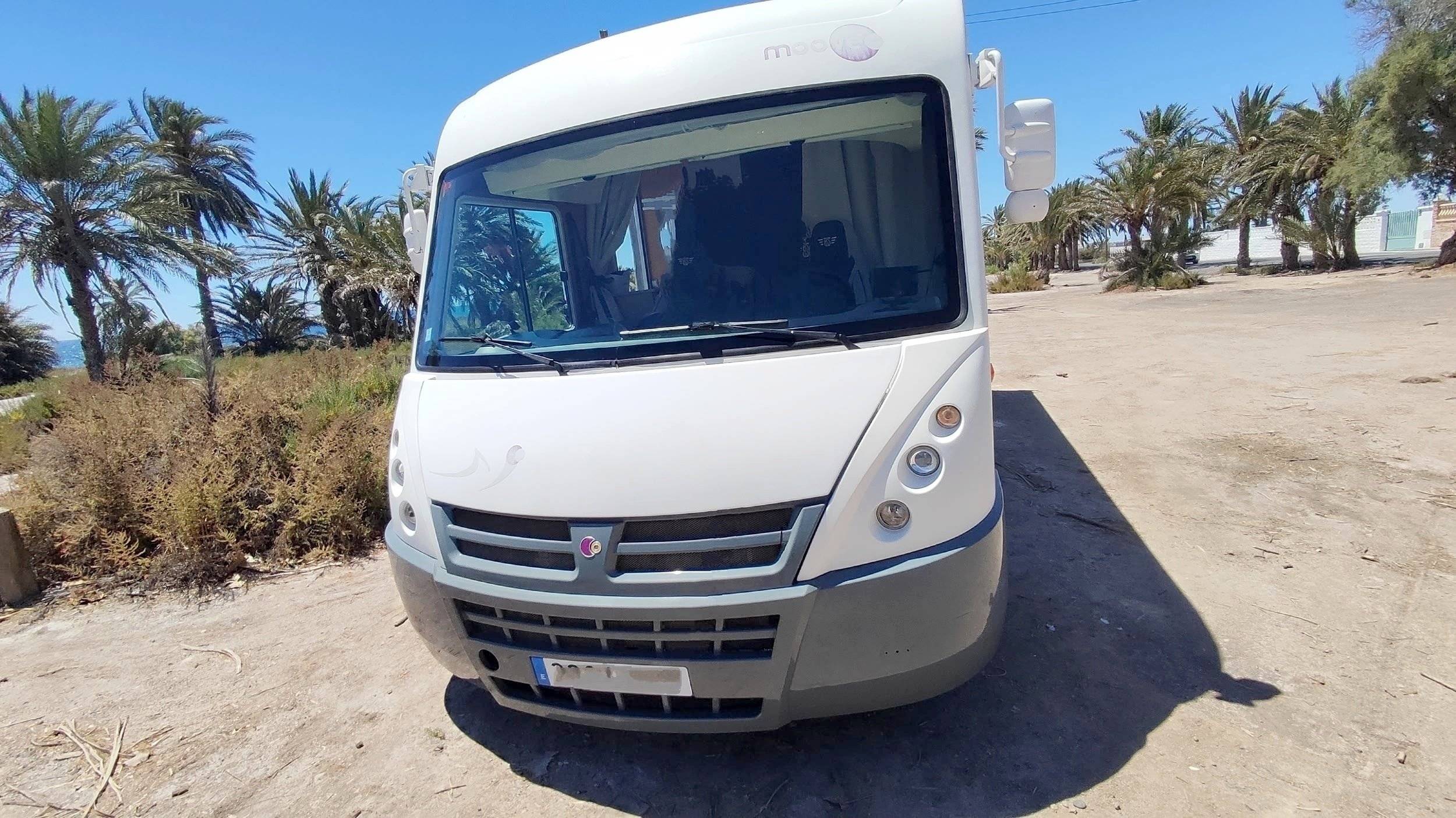 Front view from 3/4 Fiat Ducato 2,3 l 130 ch - Yescapa