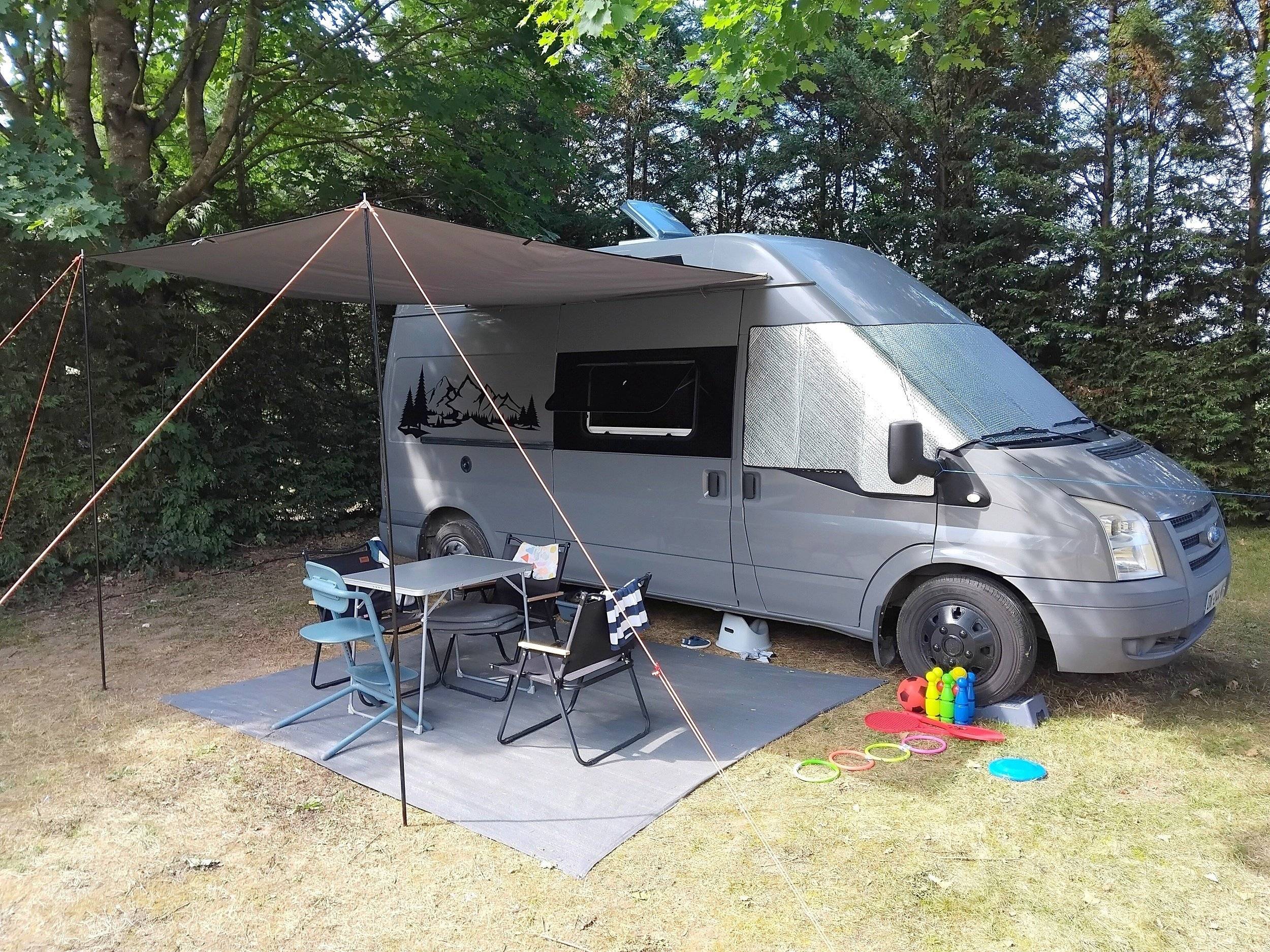 Vue avant de 3/4 Ford ford transit - Yescapa