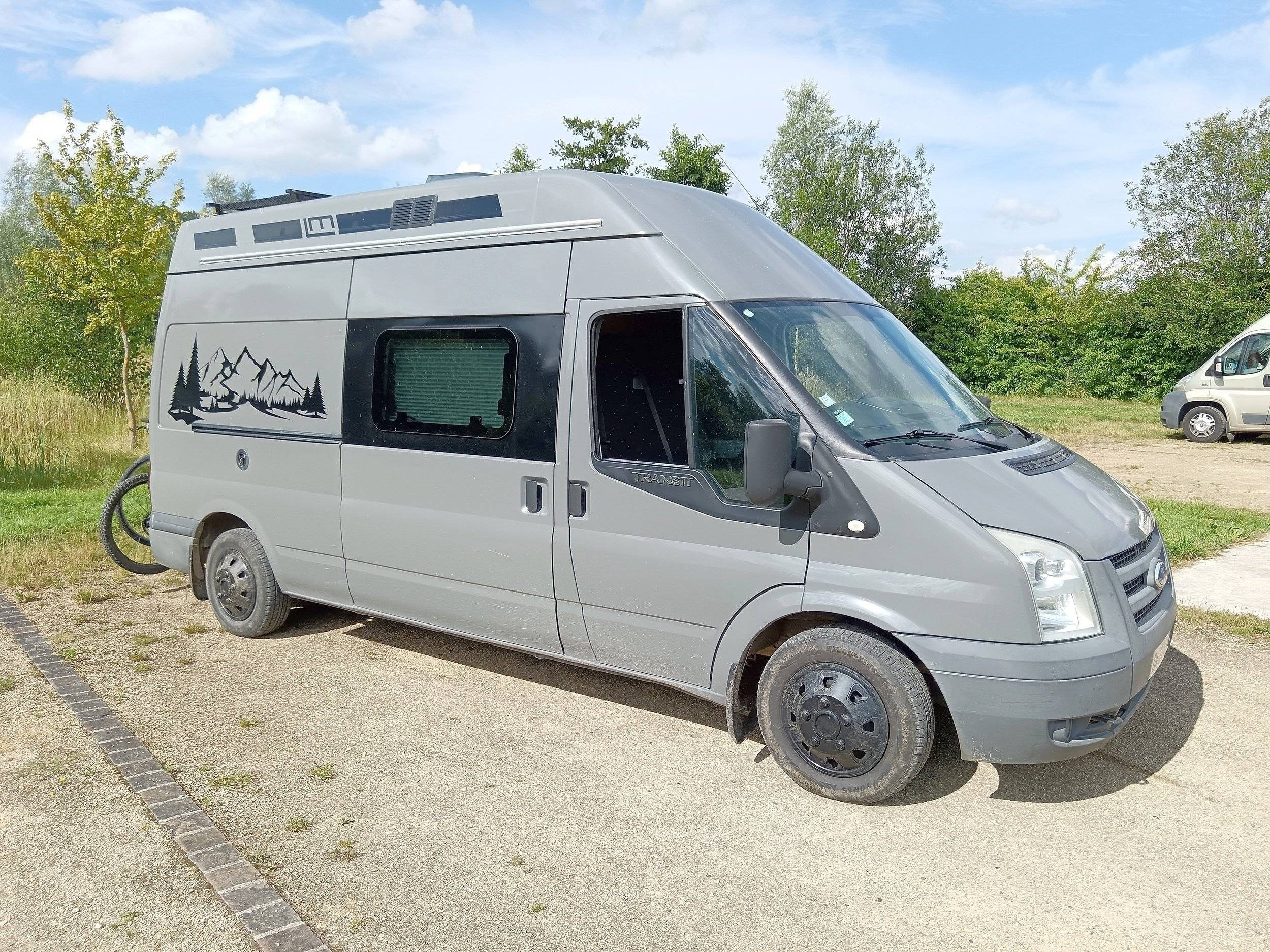 Voorkant 3/4 Ford ford transit - Yescapa